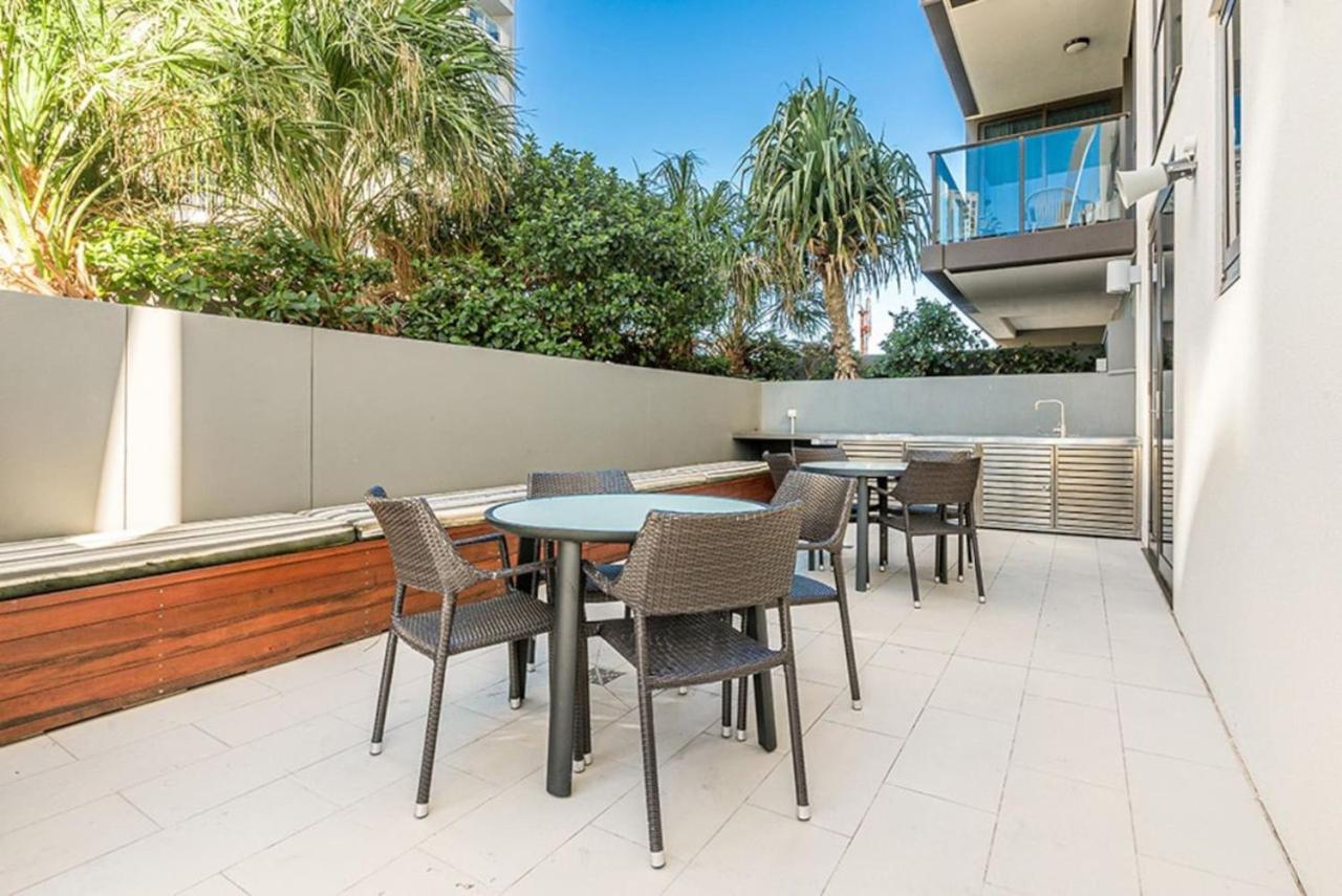 Modern 2BR Broadbeach Ocean Hinterland Views