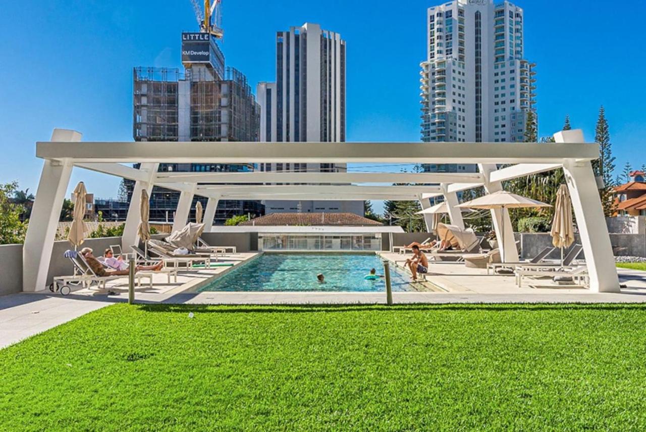 Modern 2BR Broadbeach Ocean Hinterland Views