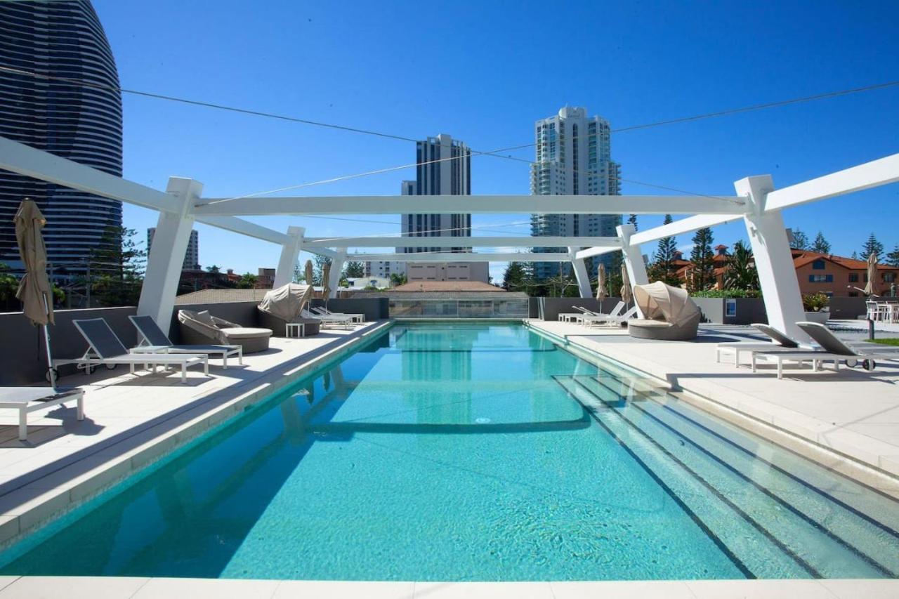 Modern Broadbeach Apartment With Amazing Views
