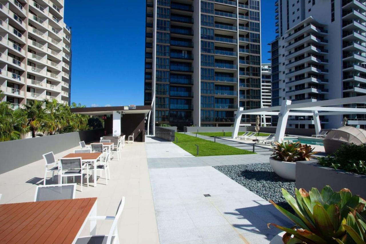 Modern Broadbeach Apartment With Amazing Views