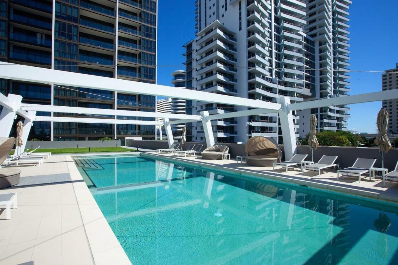 Modern Broadbeach Apartment With Amazing Views