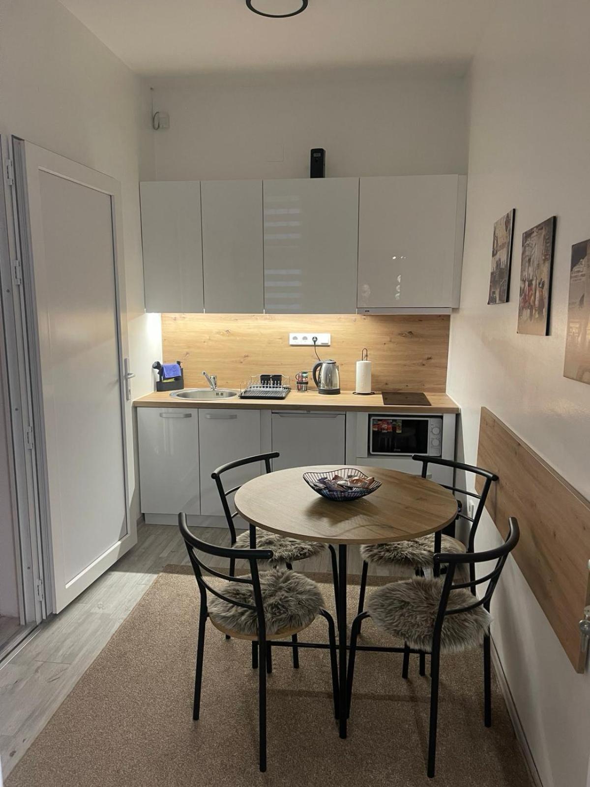 Lily apartmani