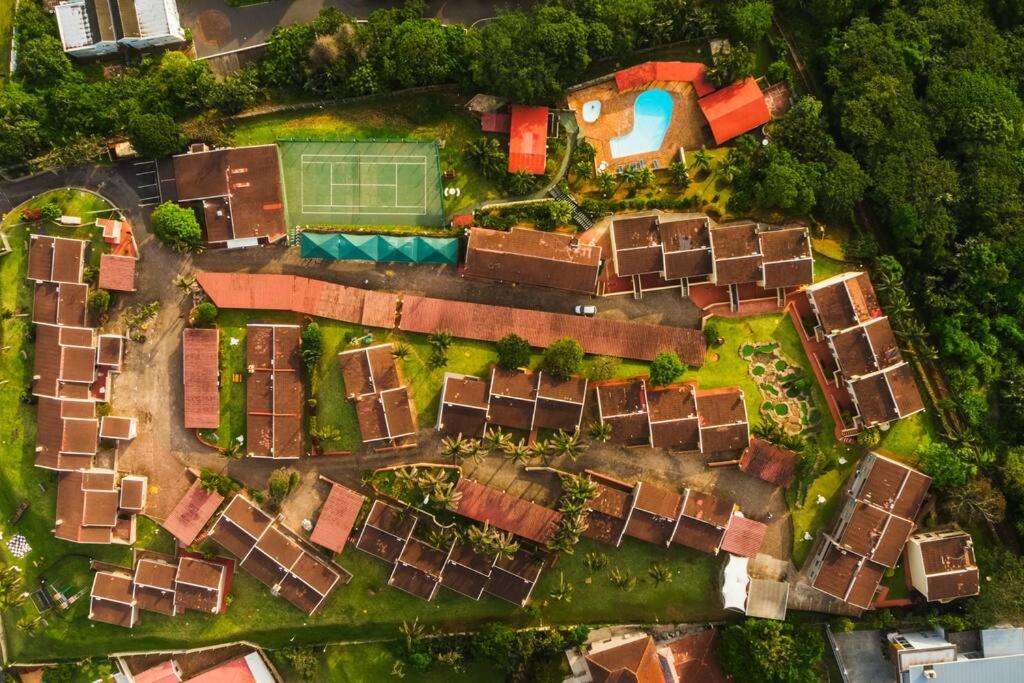17 Chakas Rock Chalets 2-Bedroom with Sea View & Garden view 3