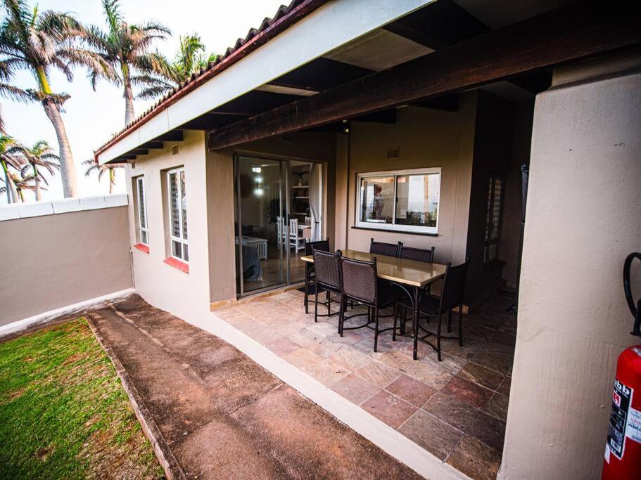17 Chakas Rock Chalets 2-Bedroom with Sea View & Garden view 4