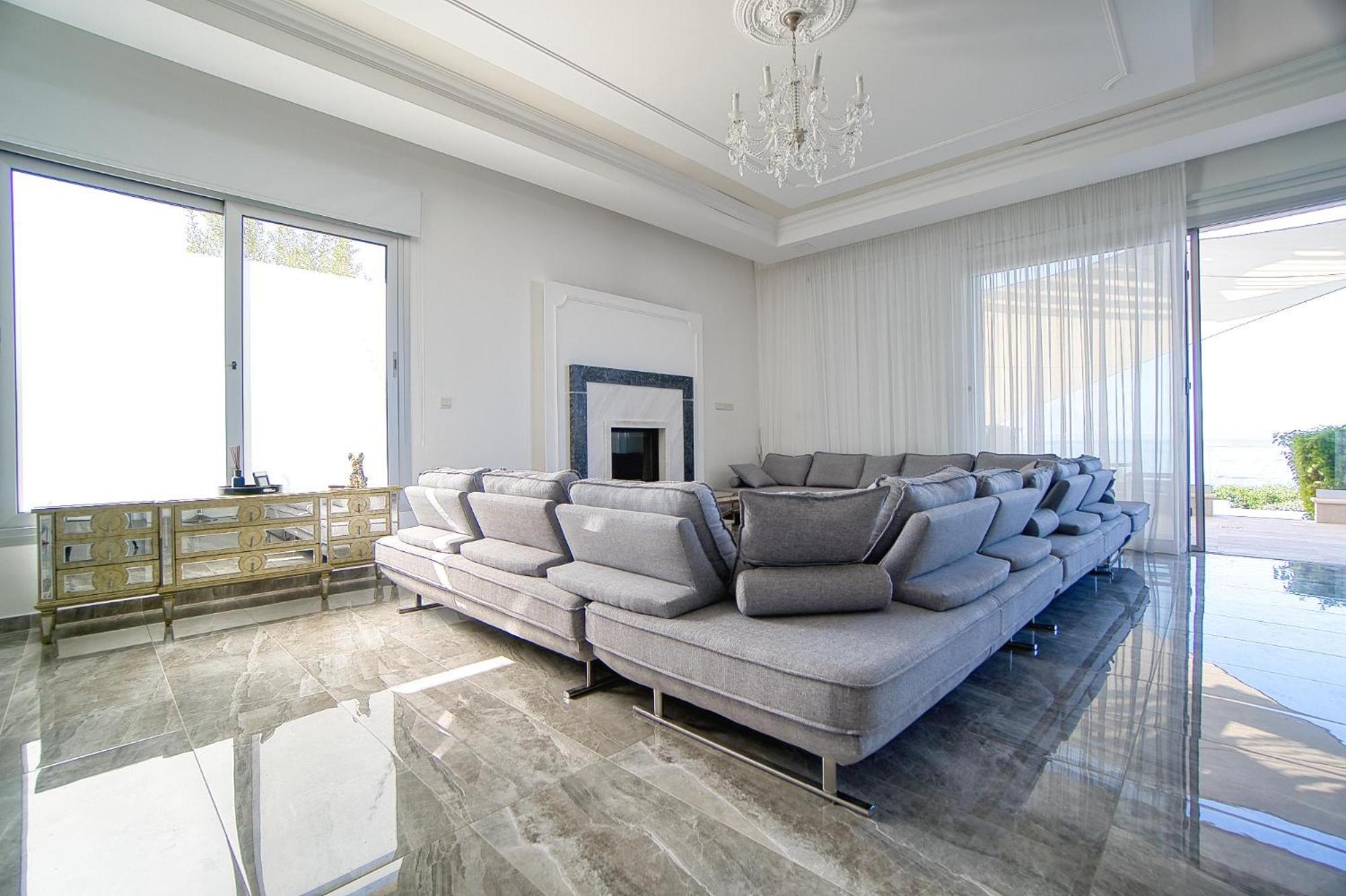 Luxury Seafront Prestige Villa 1