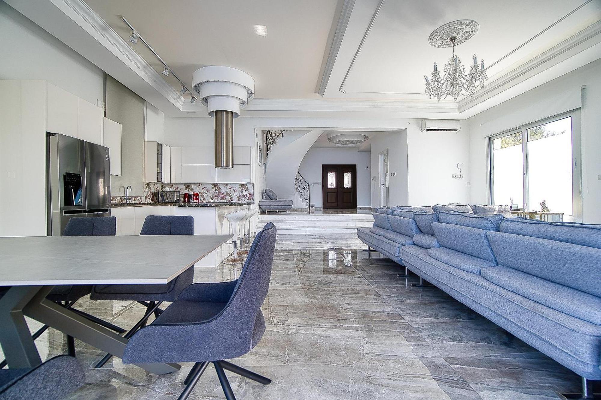 Luxury Seafront Prestige Villa 1