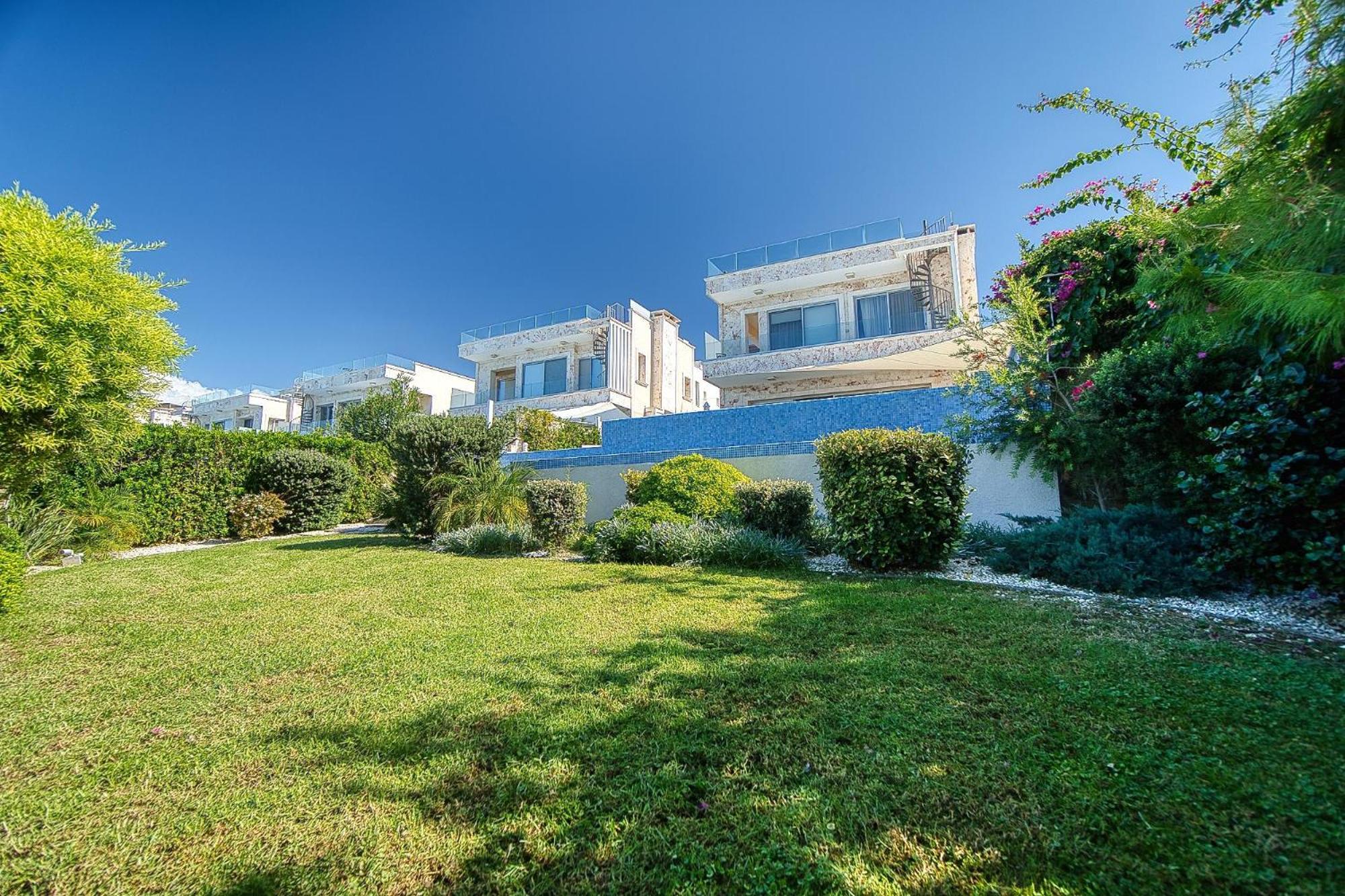 Luxury Seafront Prestige Villa 1