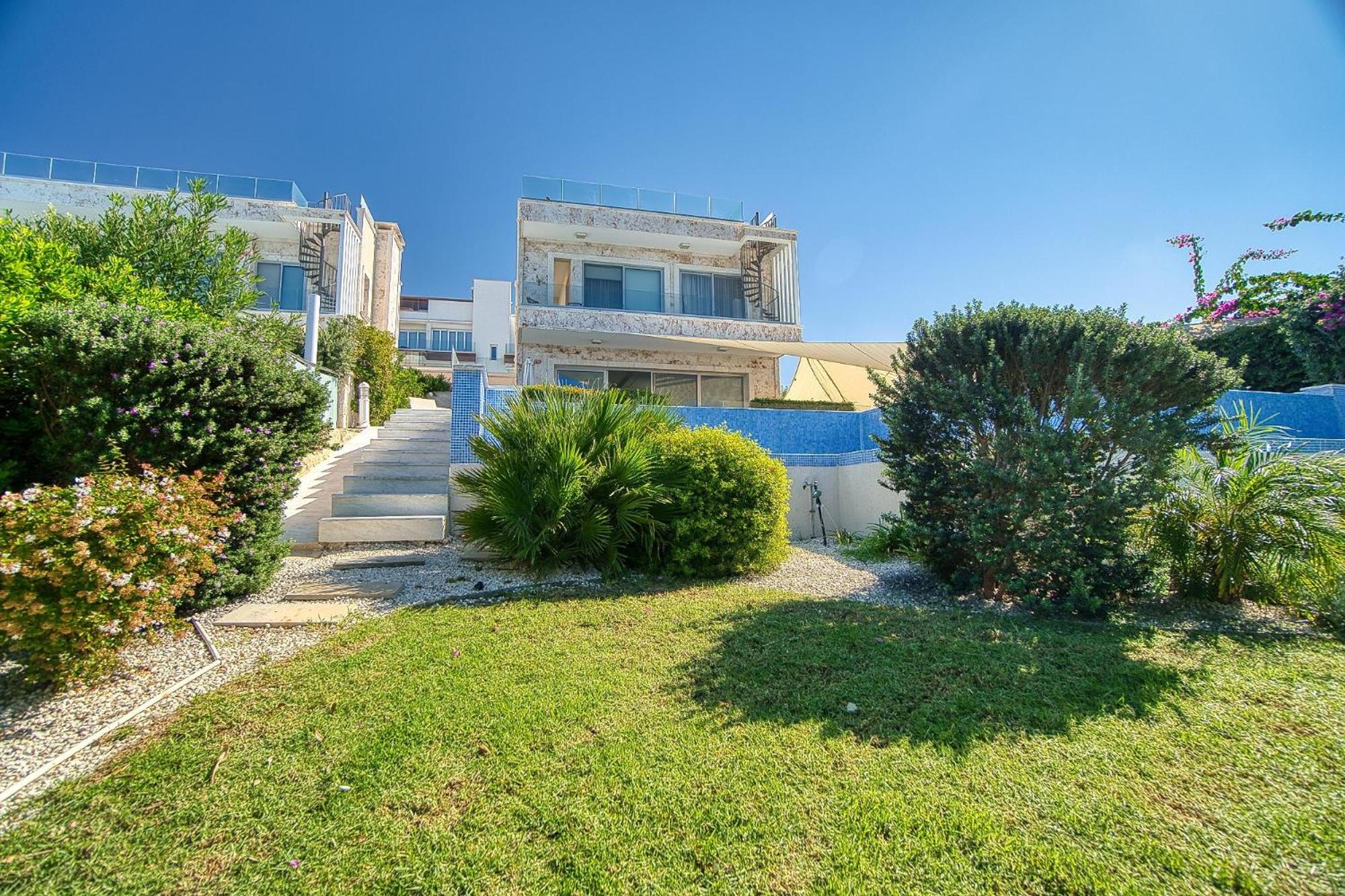 Luxury Seafront Prestige Villa 1