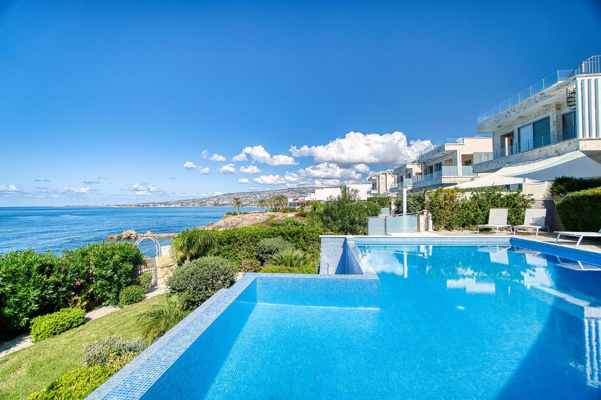 Luxury Seafront Prestige Villa 1