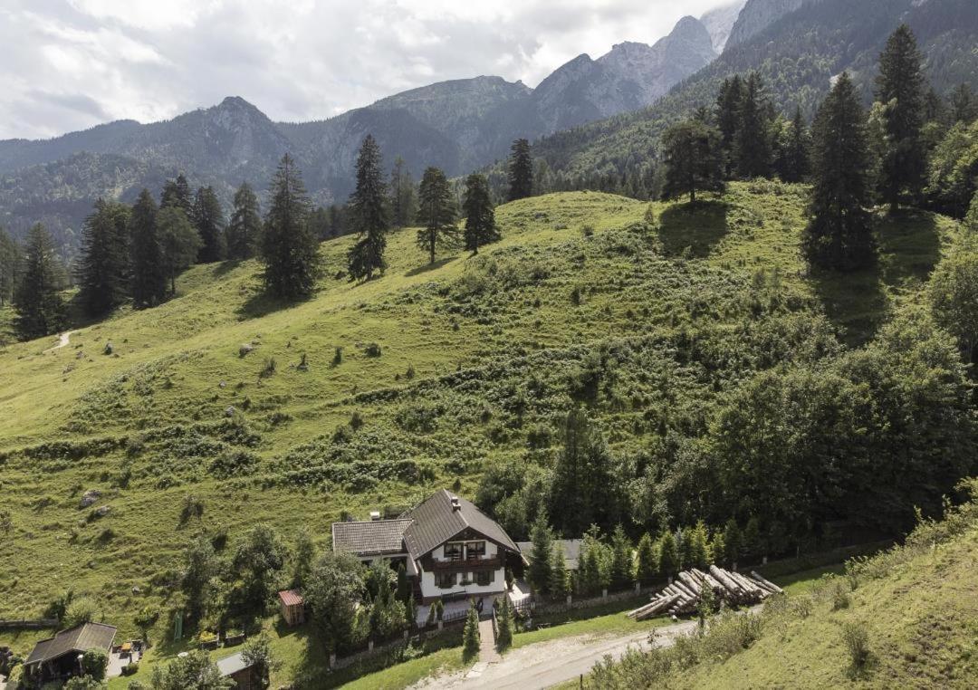 Jägerlodge am Waldrand in Grainau