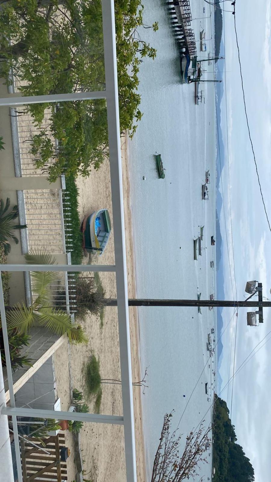 Linda casa ampla beira do mar em Gov Celso Ramos