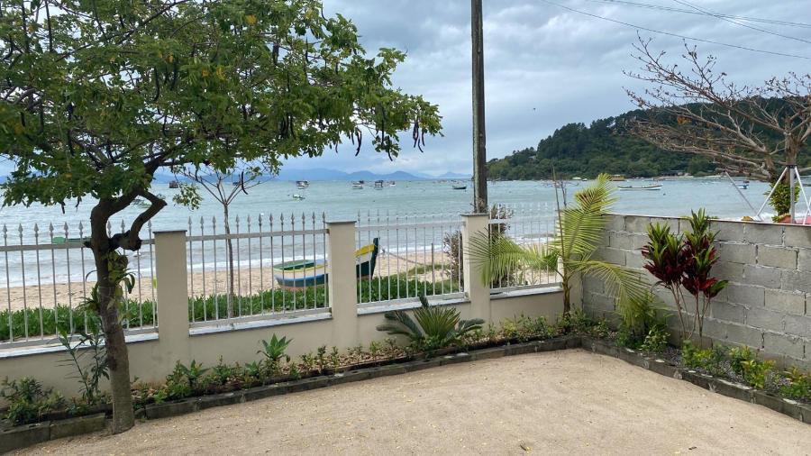 Linda casa ampla beira do mar em Gov Celso Ramos