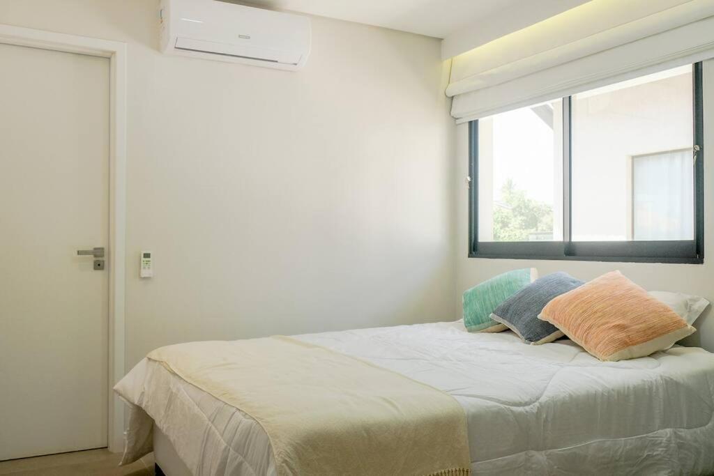 Casa de alto padrão em muro alto