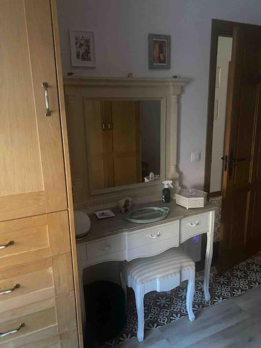 Beautiful home, 3 double bedrooms, Beach and city view 4
