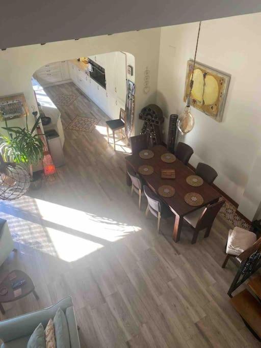 Beautiful home, 3 double bedrooms, Beach and city view 5
