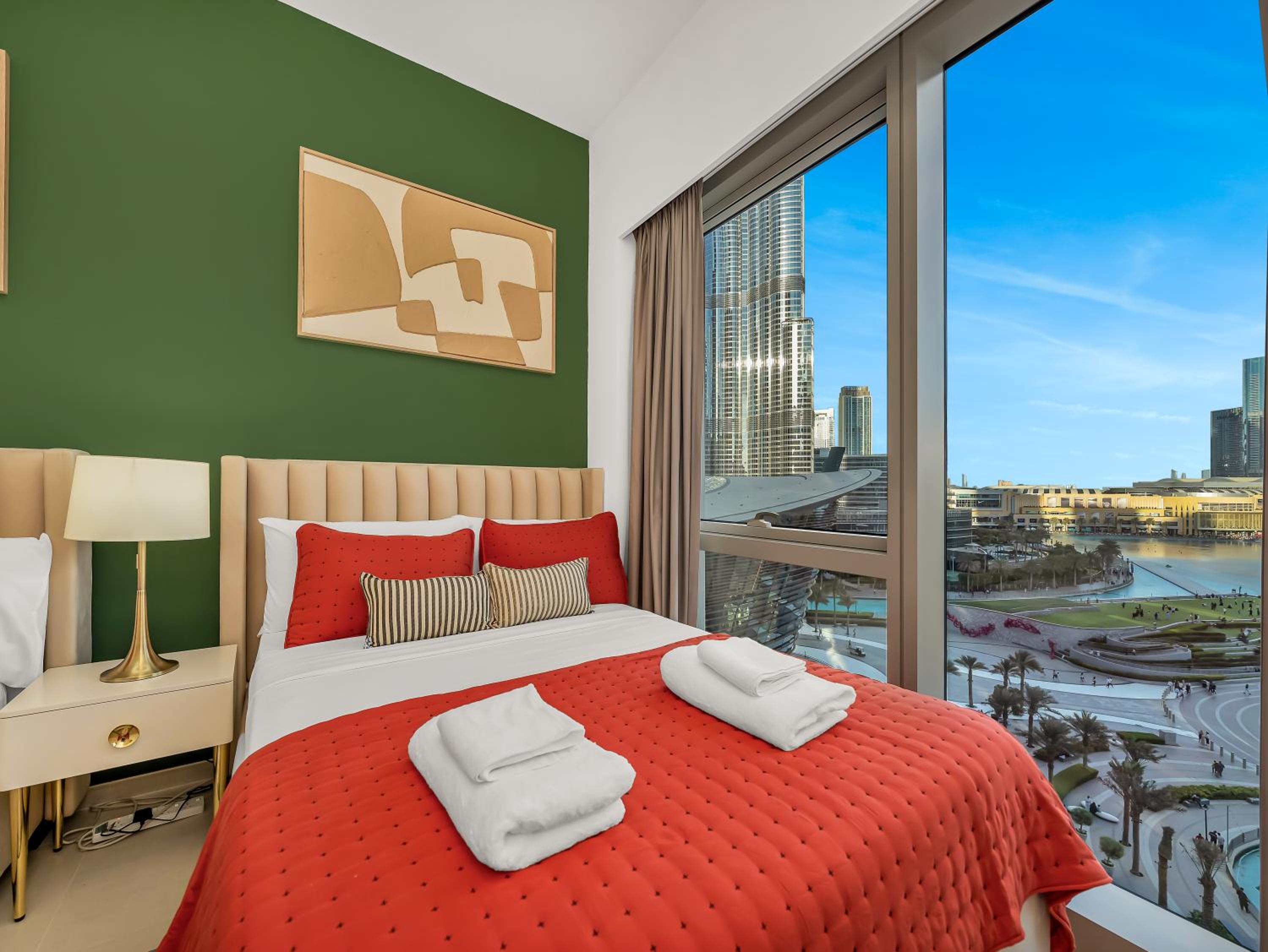 Luxury Two Bedroom Apartment with Balcony, Full Burj Khalifa & Fountain Views by Delujo Stays