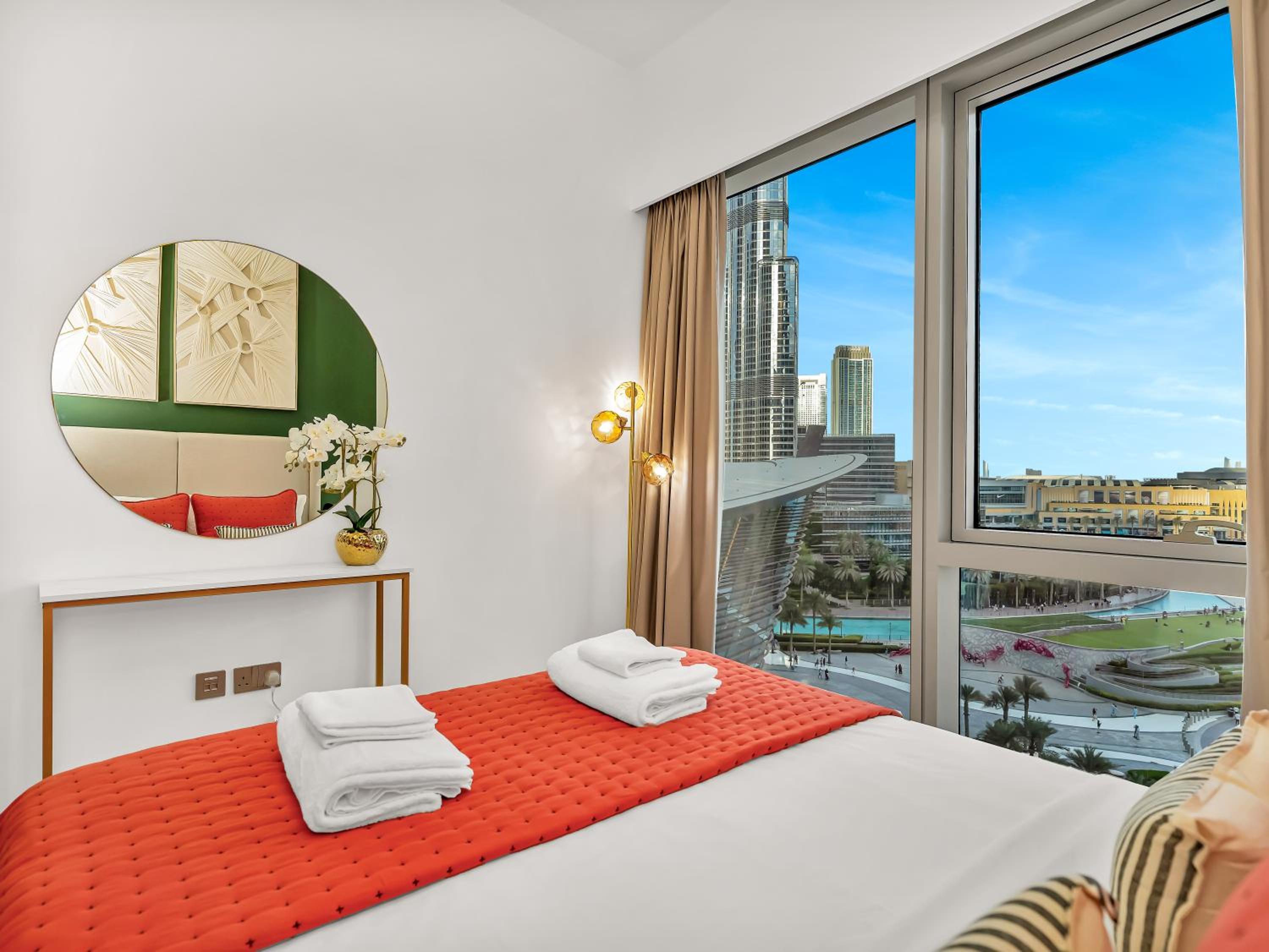 Luxury Two Bedroom Apartment with Balcony, Full Burj Khalifa & Fountain Views by Delujo Stays