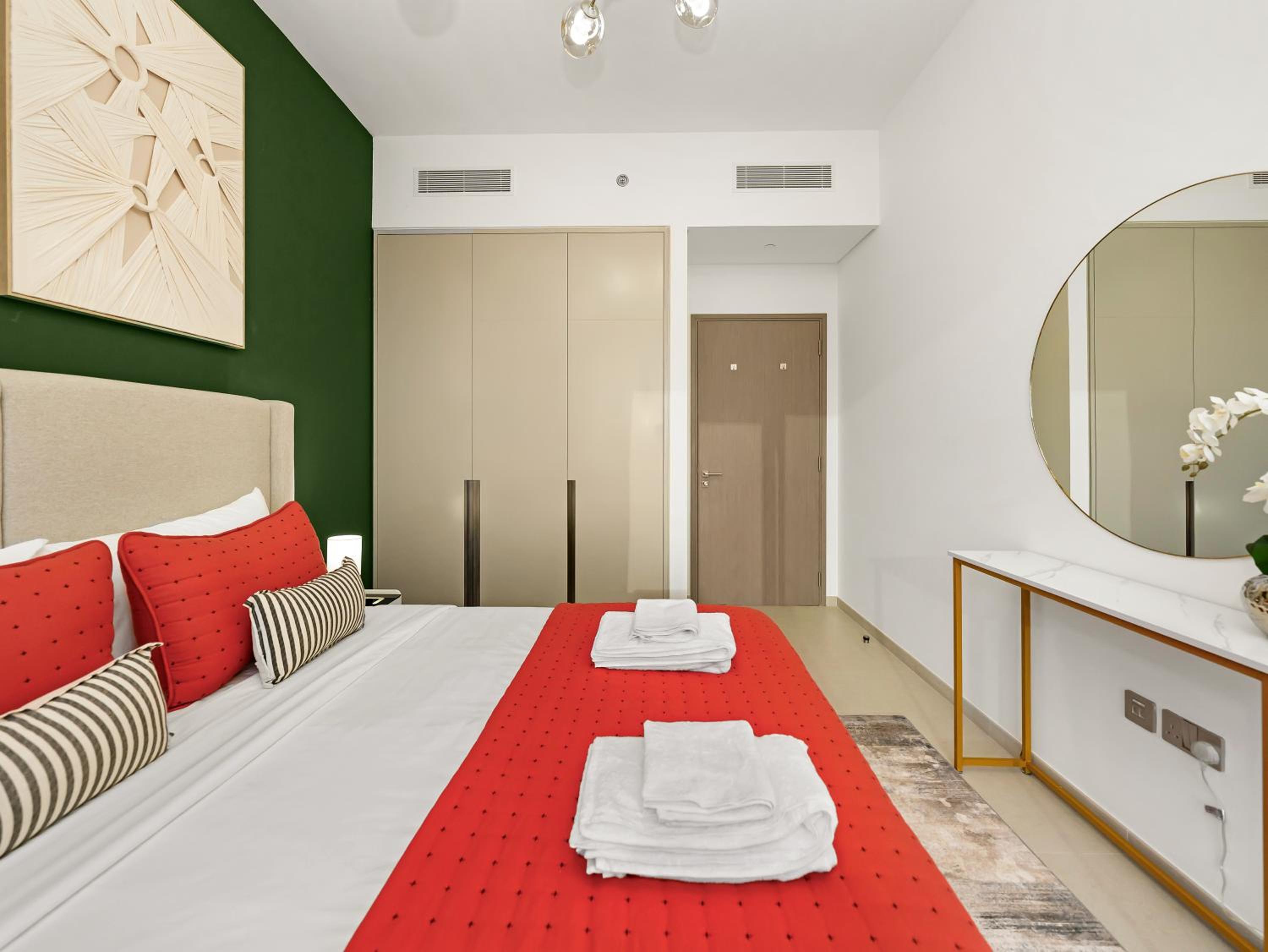 Luxury Two Bedroom Apartment with Balcony, Full Burj Khalifa & Fountain Views by Delujo Stays