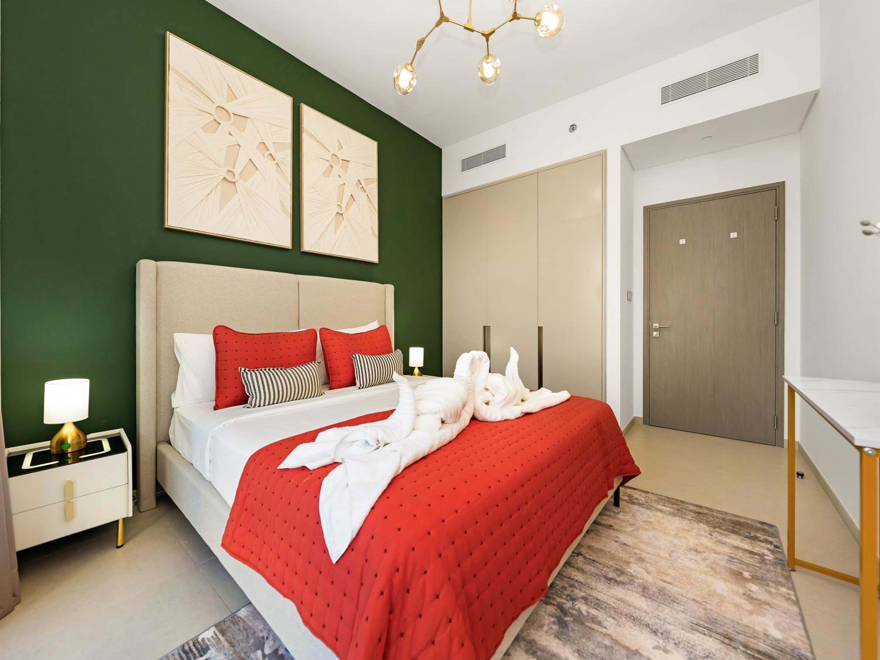 Luxury Two Bedroom Apartment with Balcony, Full Burj Khalifa & Fountain Views by Delujo Stays