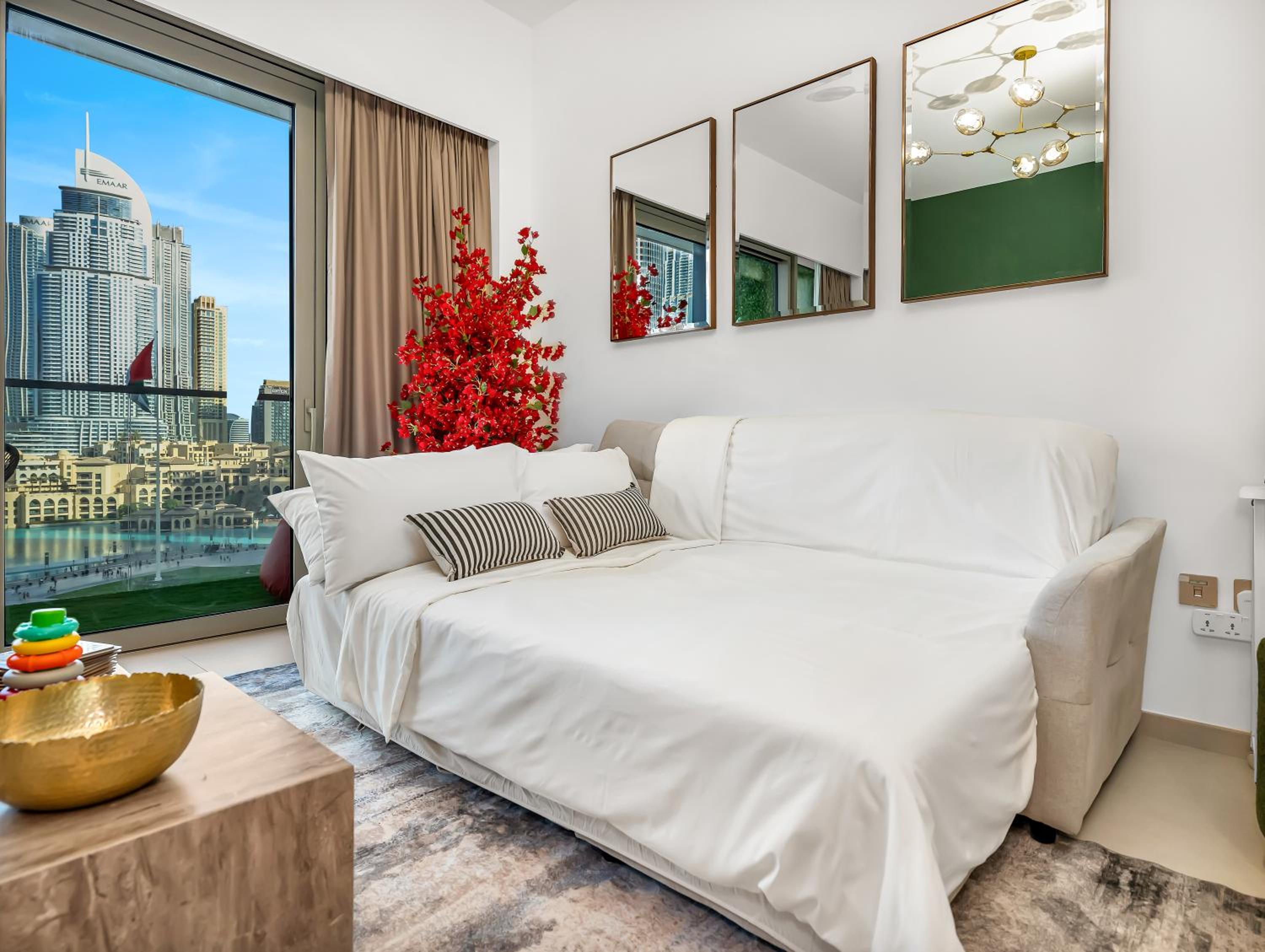 Luxury Two Bedroom Apartment with Balcony, Full Burj Khalifa & Fountain Views by Delujo Stays