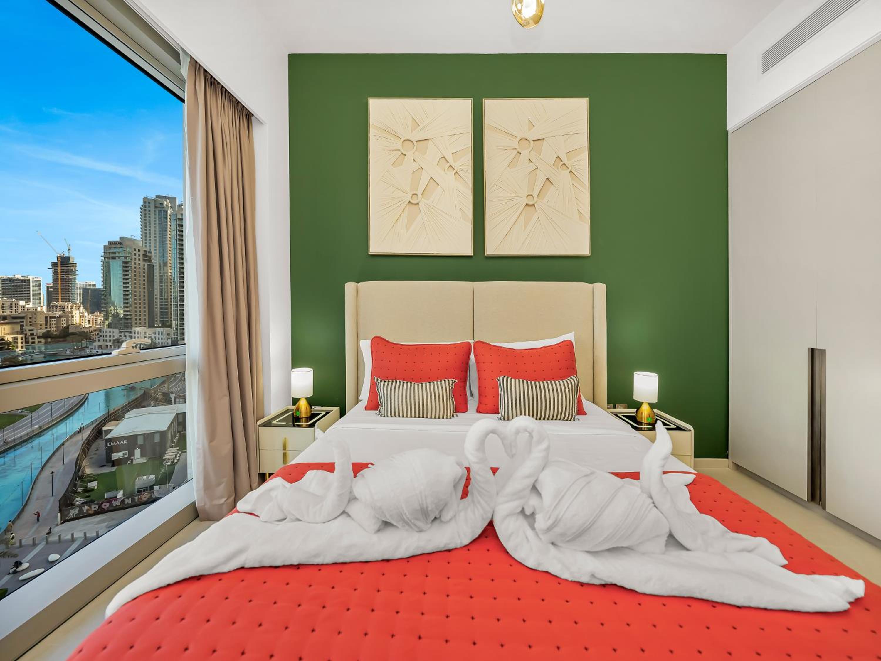 Luxury Two Bedroom Apartment with Balcony, Full Burj Khalifa & Fountain Views by Delujo Stays