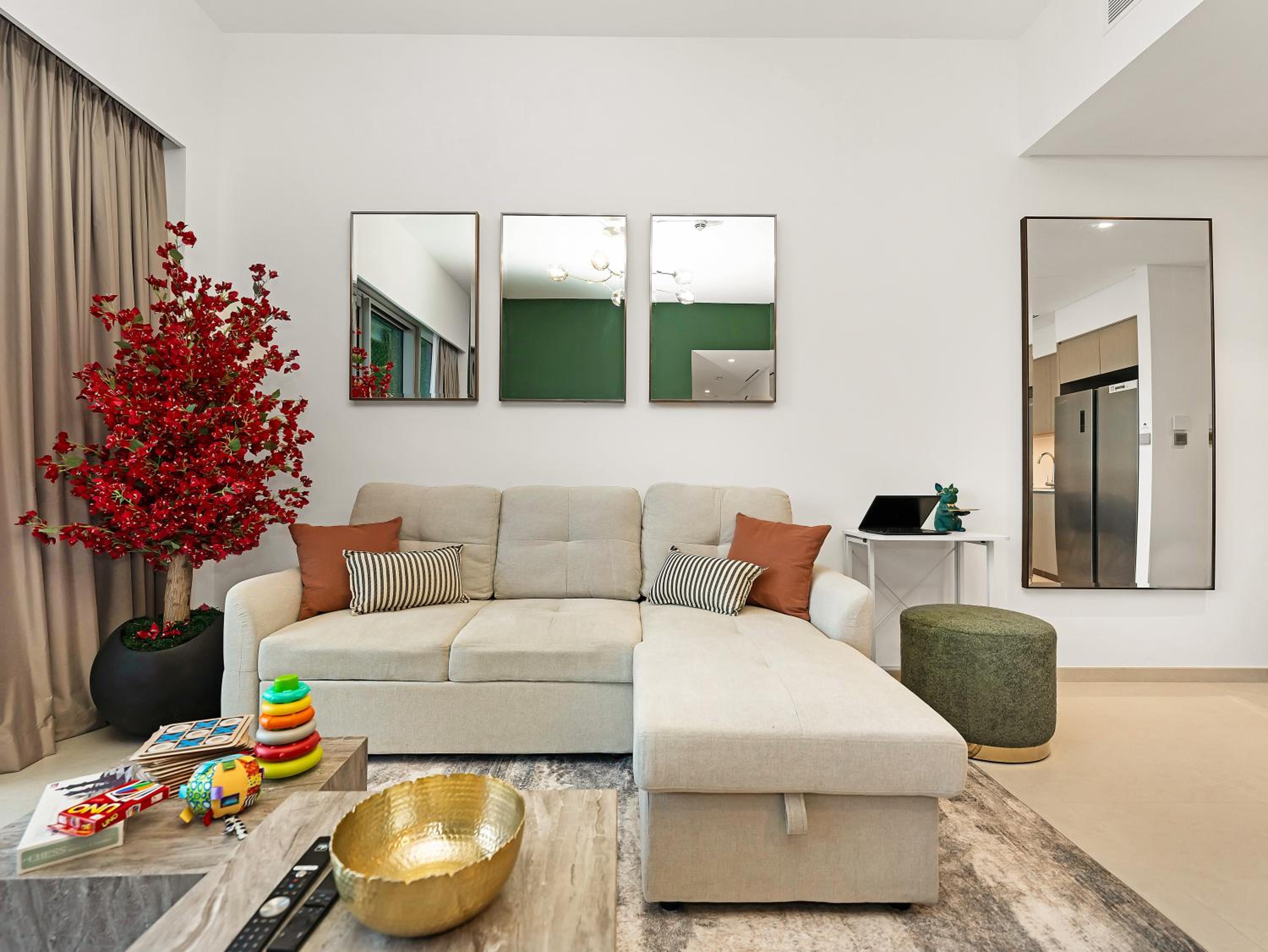 Luxury Two Bedroom Apartment with Balcony, Full Burj Khalifa & Fountain Views by Delujo Stays