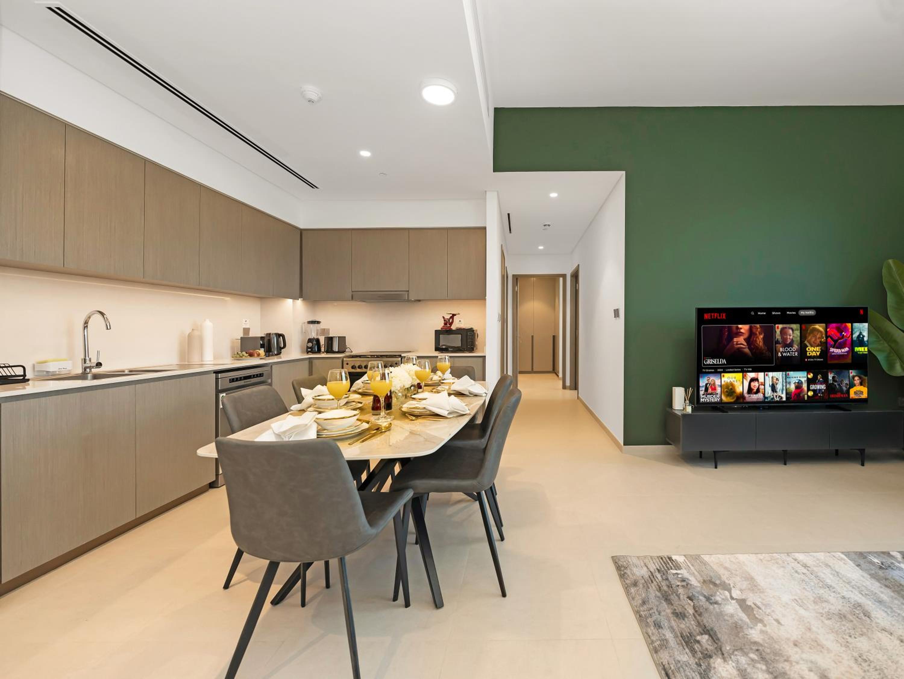 Luxury Two Bedroom Apartment with Balcony, Full Burj Khalifa & Fountain Views by Delujo Stays