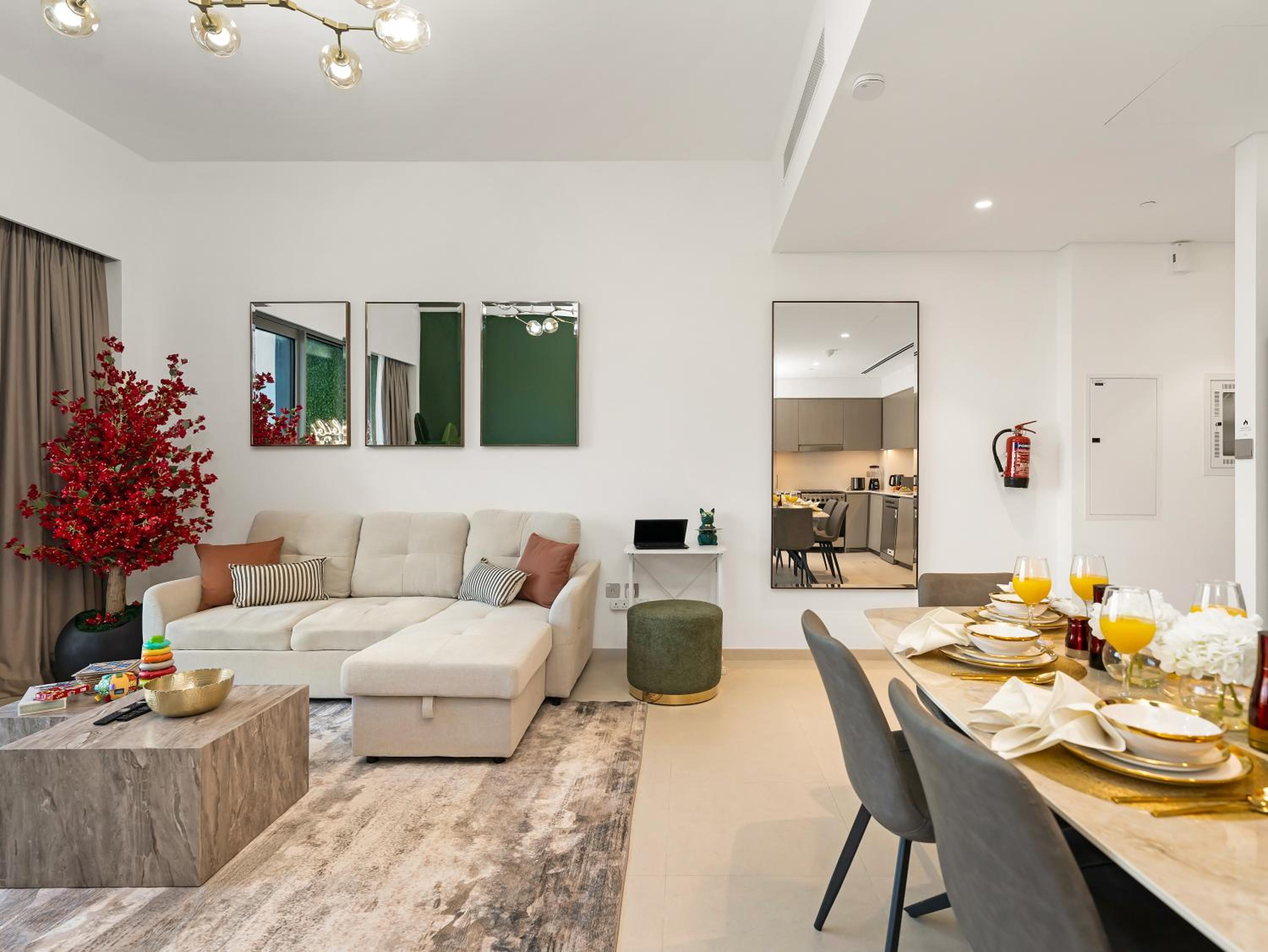 Luxury Two Bedroom Apartment with Balcony, Full Burj Khalifa & Fountain Views by Delujo Stays