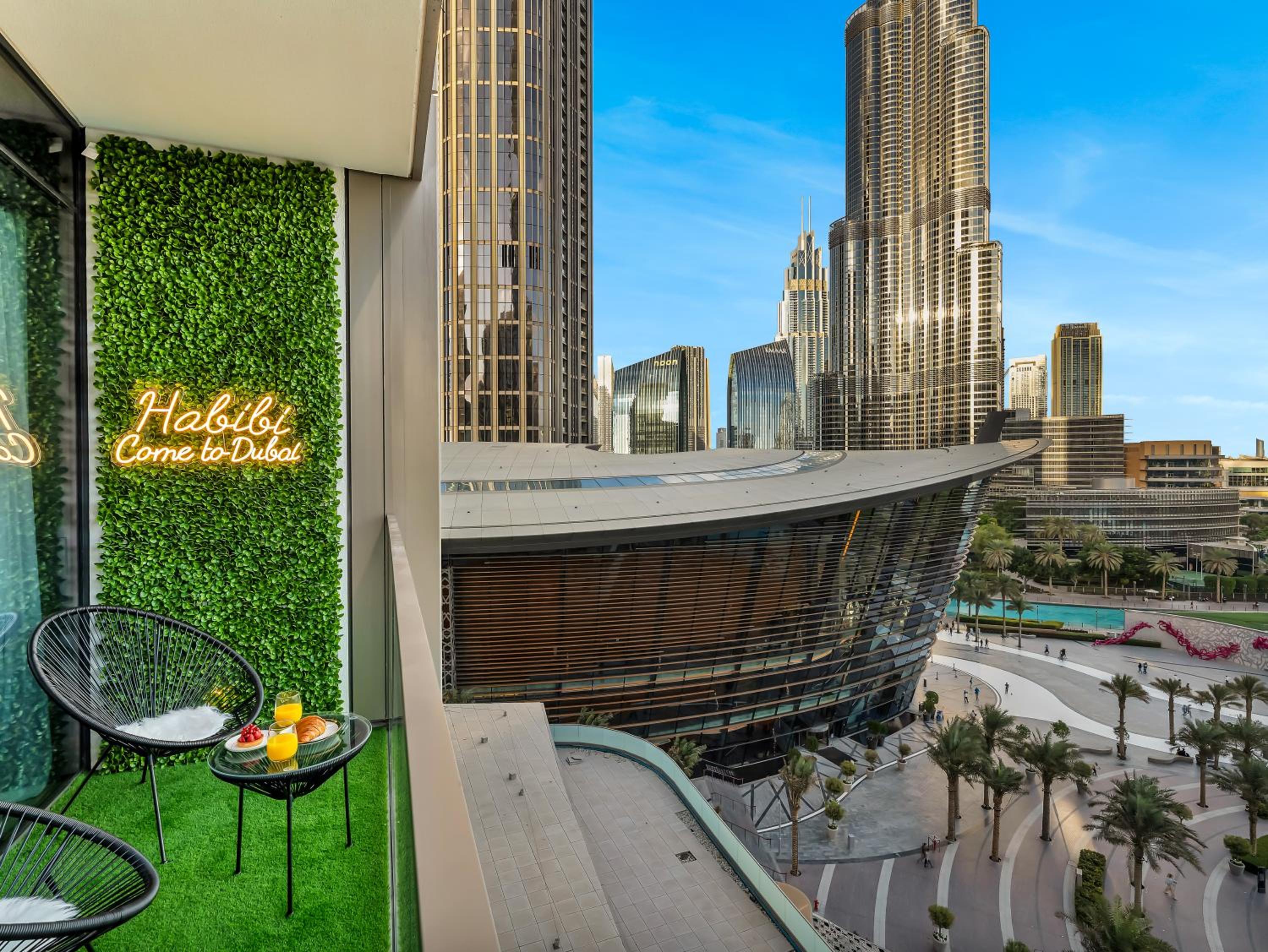 Luxury Two Bedroom Apartment with Balcony, Full Burj Khalifa & Fountain Views by Delujo Stays