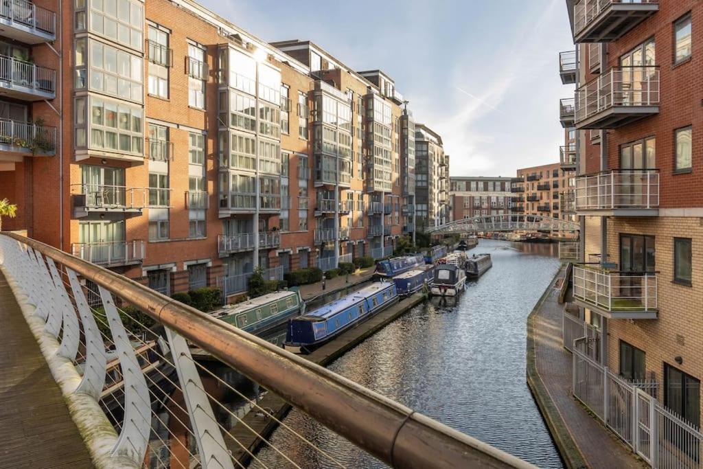 Swanky Brindley Place Apartment - With Free Parking