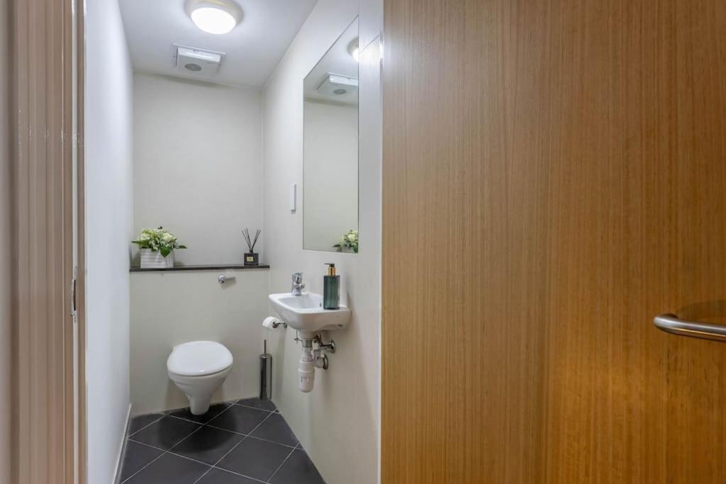 Swanky Brindley Place Apartment - With Free Parking