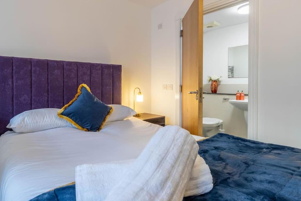 Swanky Brindley Place Apartment - With Free Parking