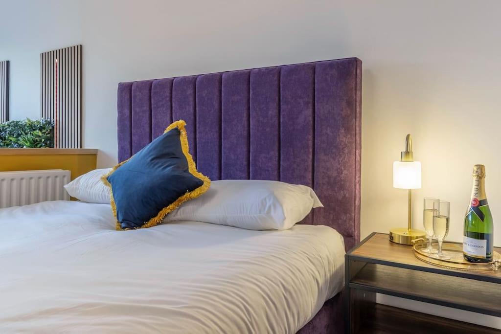 Swanky Brindley Place Apartment - With Free Parking