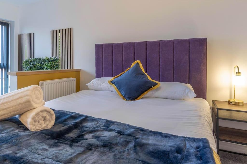 Swanky Brindley Place Apartment - With Free Parking