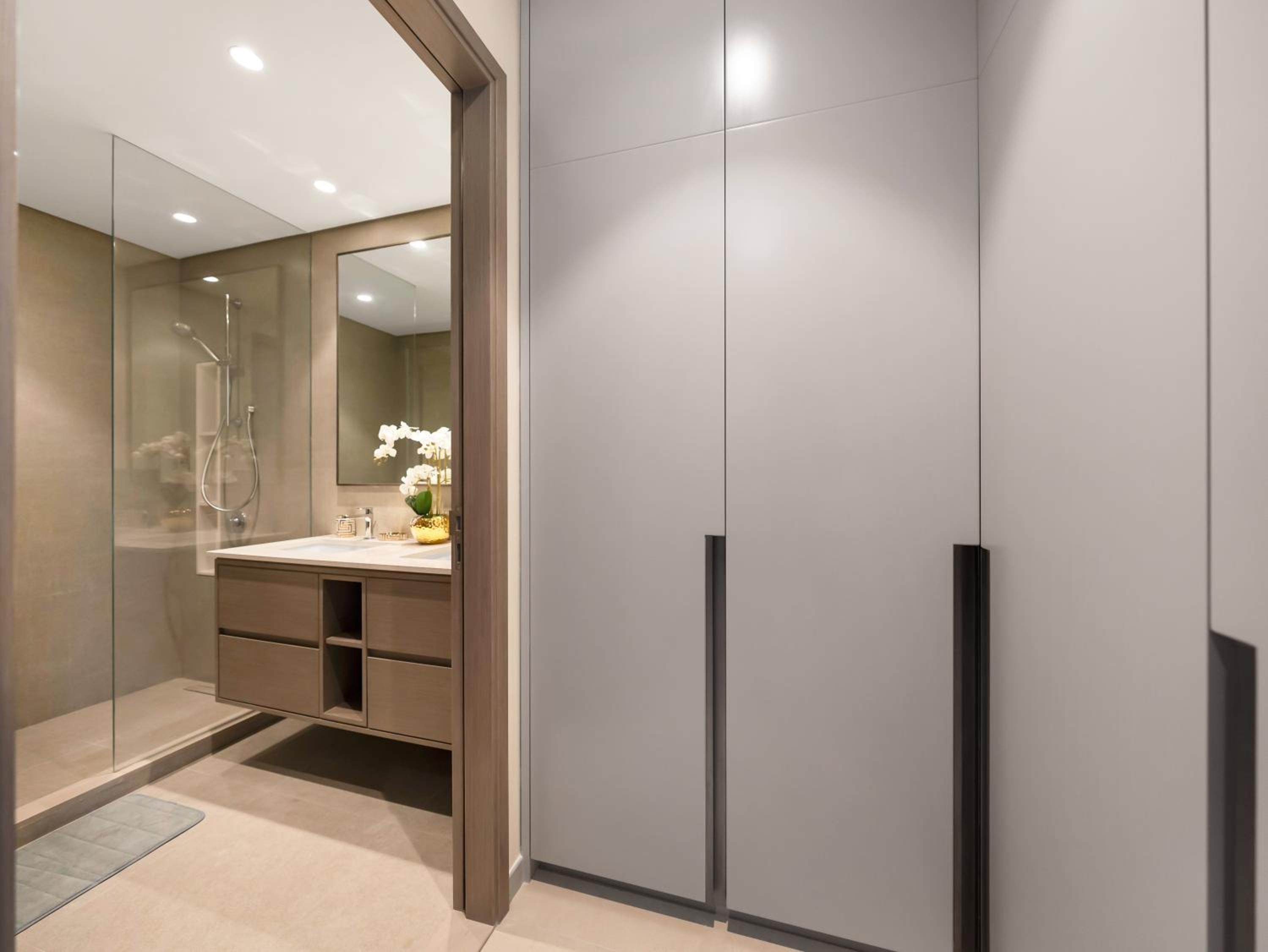Luxury Two Bedroom Apartment with Balcony, Full Burj Khalifa & Fountain Views by Delujo Stays
