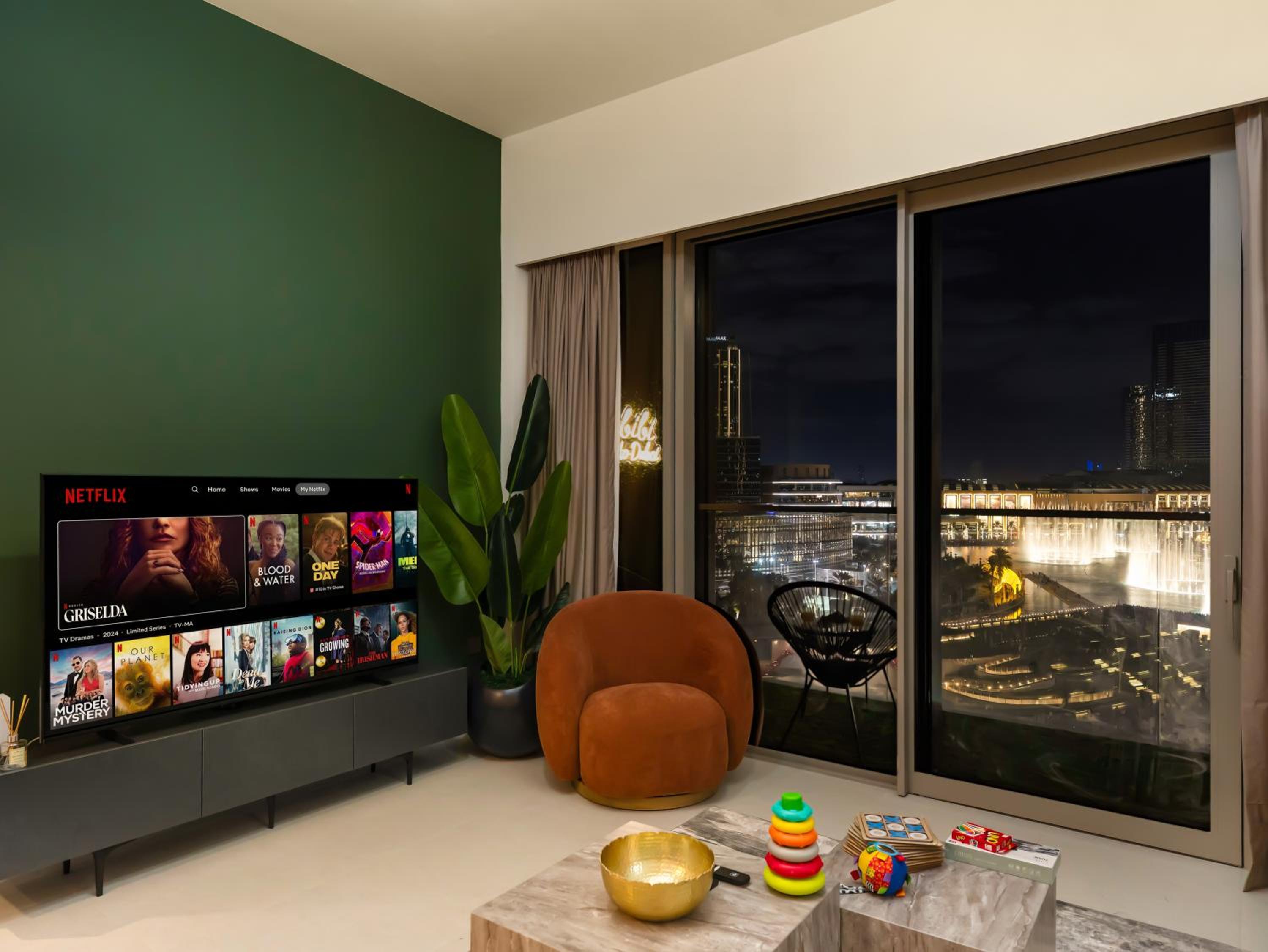 Luxury Two Bedroom Apartment with Balcony, Full Burj Khalifa & Fountain Views by Delujo Stays