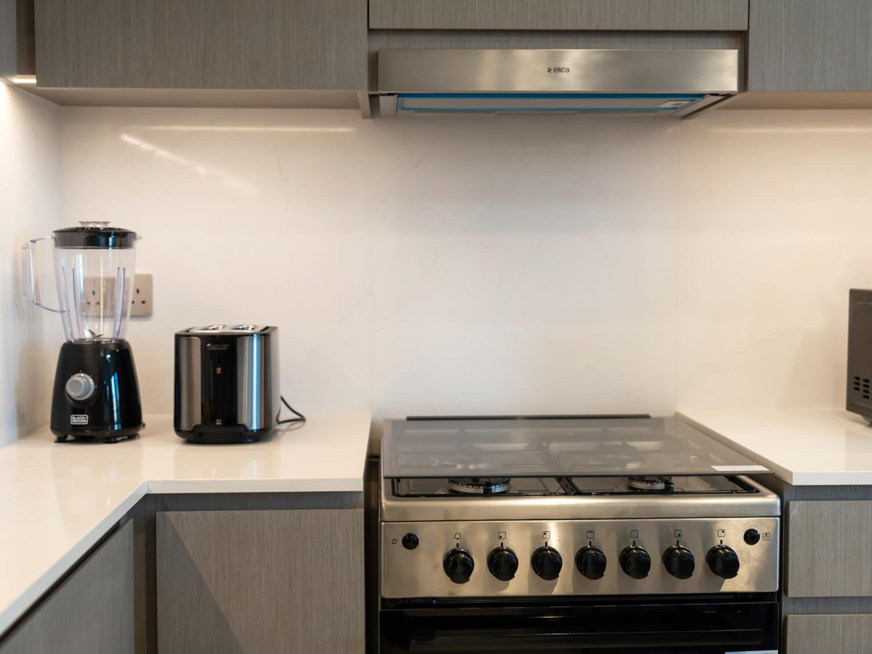 Luxury Two Bedroom Apartment with Balcony, Full Burj Khalifa & Fountain Views by Delujo Stays
