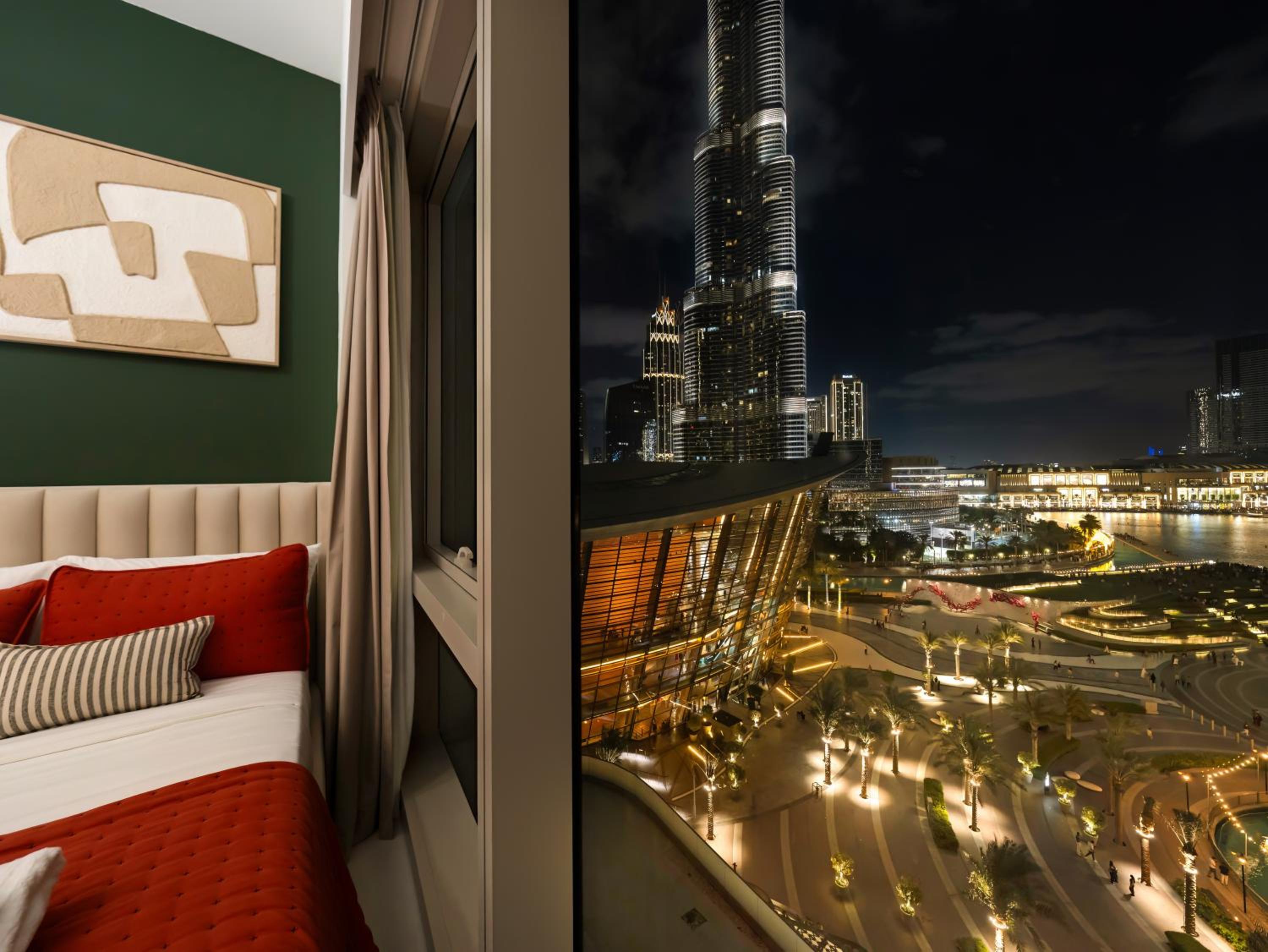 Luxury Two Bedroom Apartment with Balcony, Full Burj Khalifa & Fountain Views by Delujo Stays