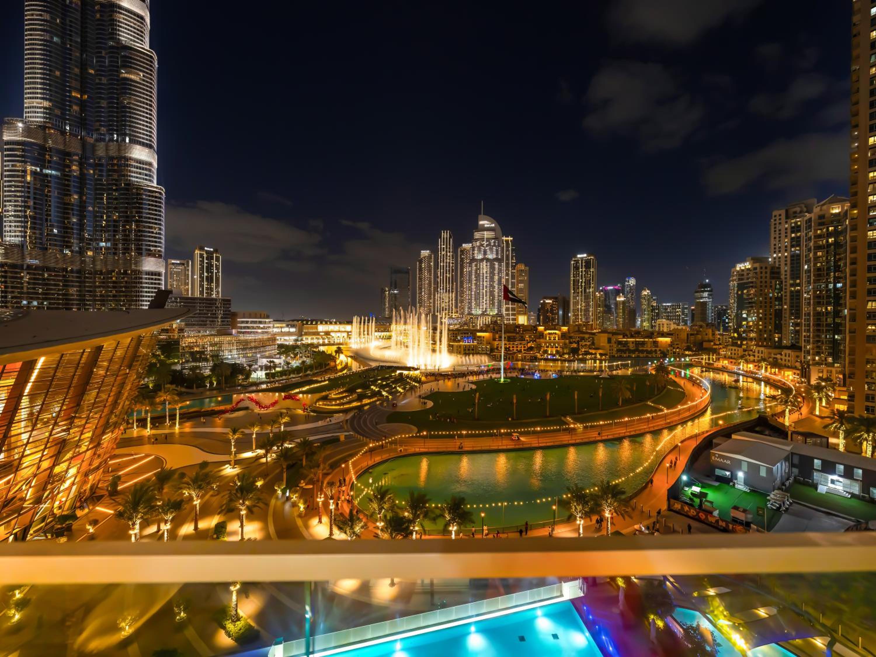 Luxury Two Bedroom Apartment with Balcony, Full Burj Khalifa & Fountain Views by Delujo Stays