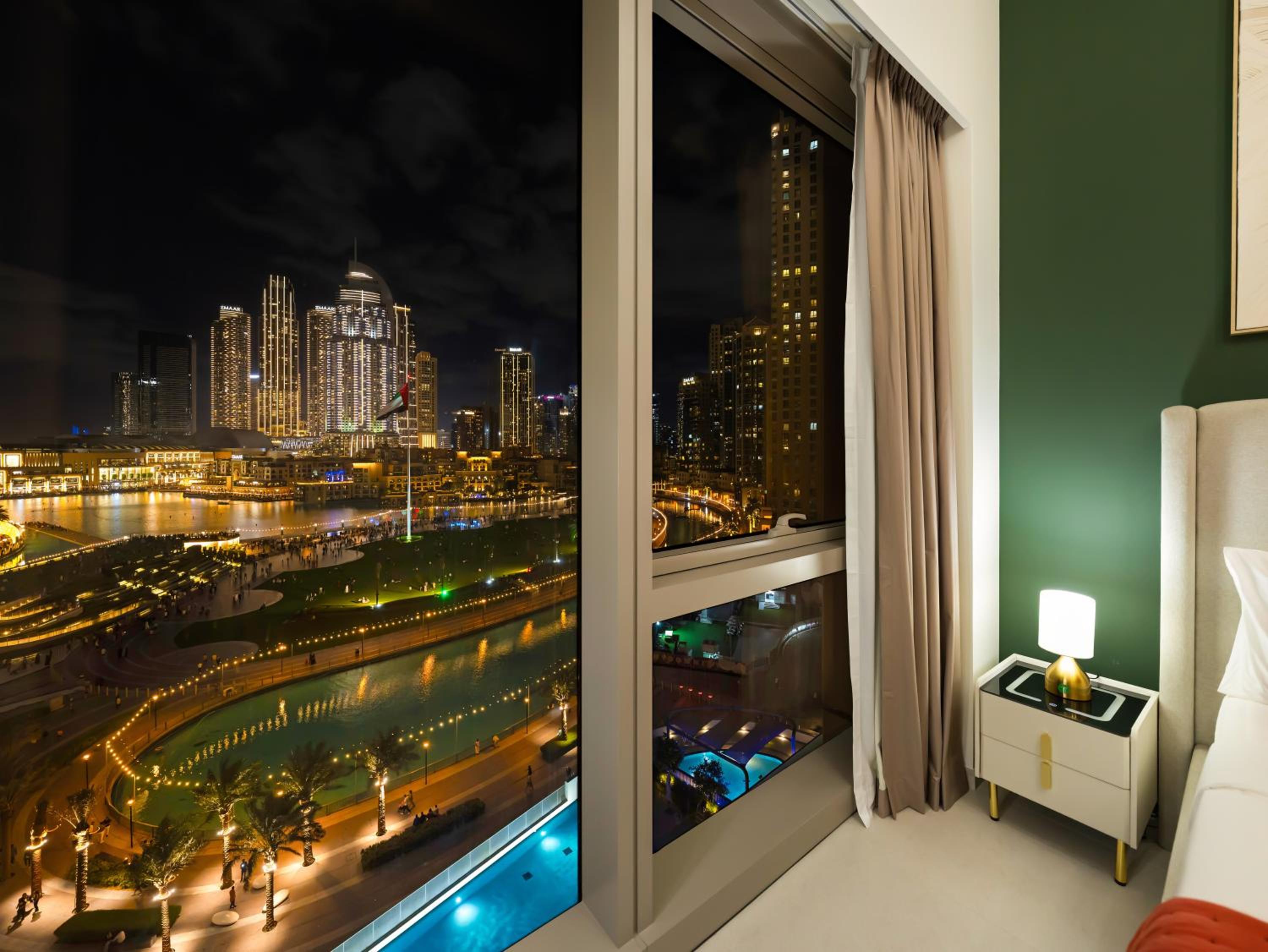 Luxury Two Bedroom Apartment with Balcony, Full Burj Khalifa & Fountain Views by Delujo Stays