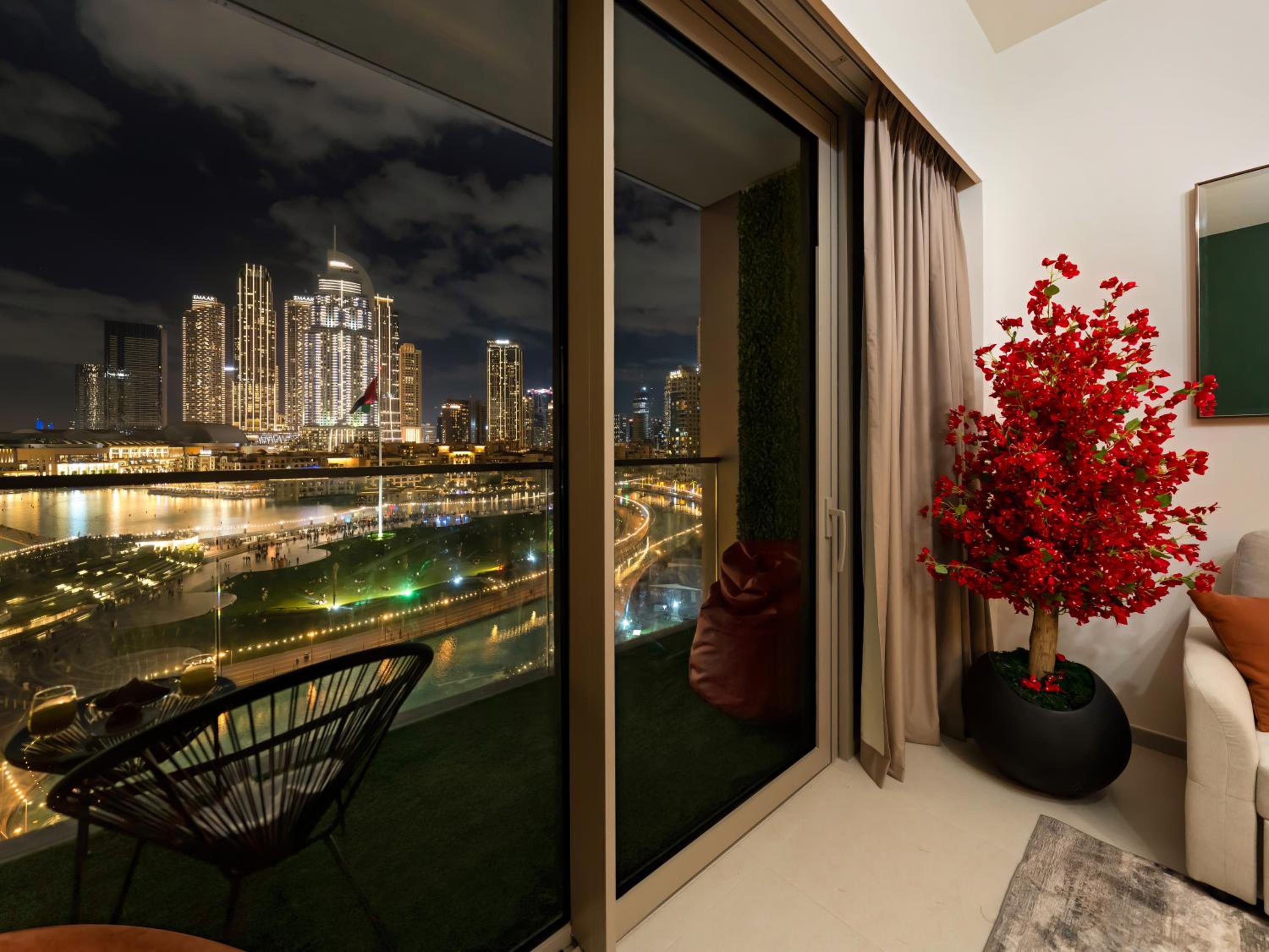 Luxury Two Bedroom Apartment with Balcony, Full Burj Khalifa & Fountain Views by Delujo Stays