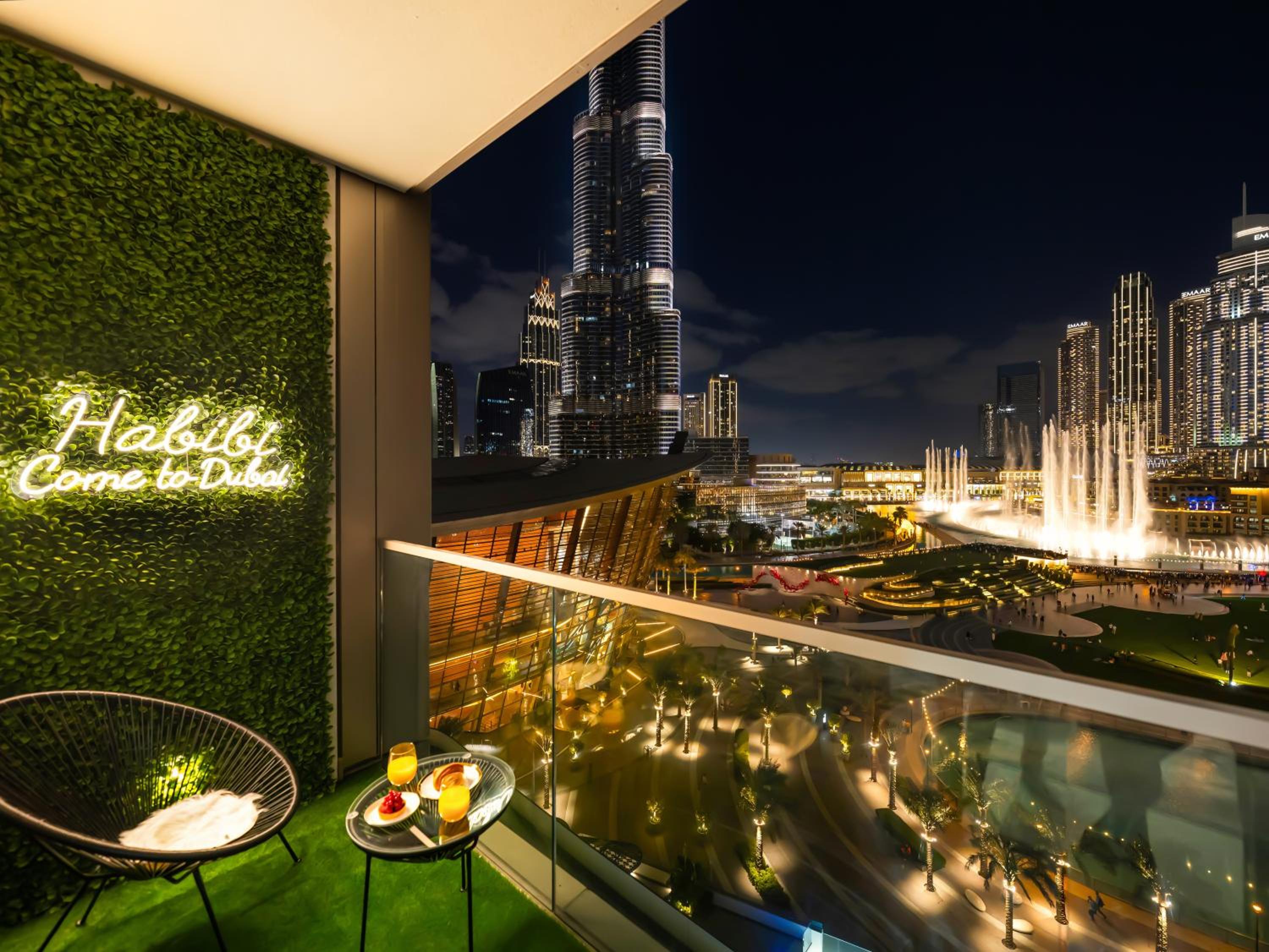 Luxury Two Bedroom Apartment with Balcony, Full Burj Khalifa & Fountain Views by Delujo Stays