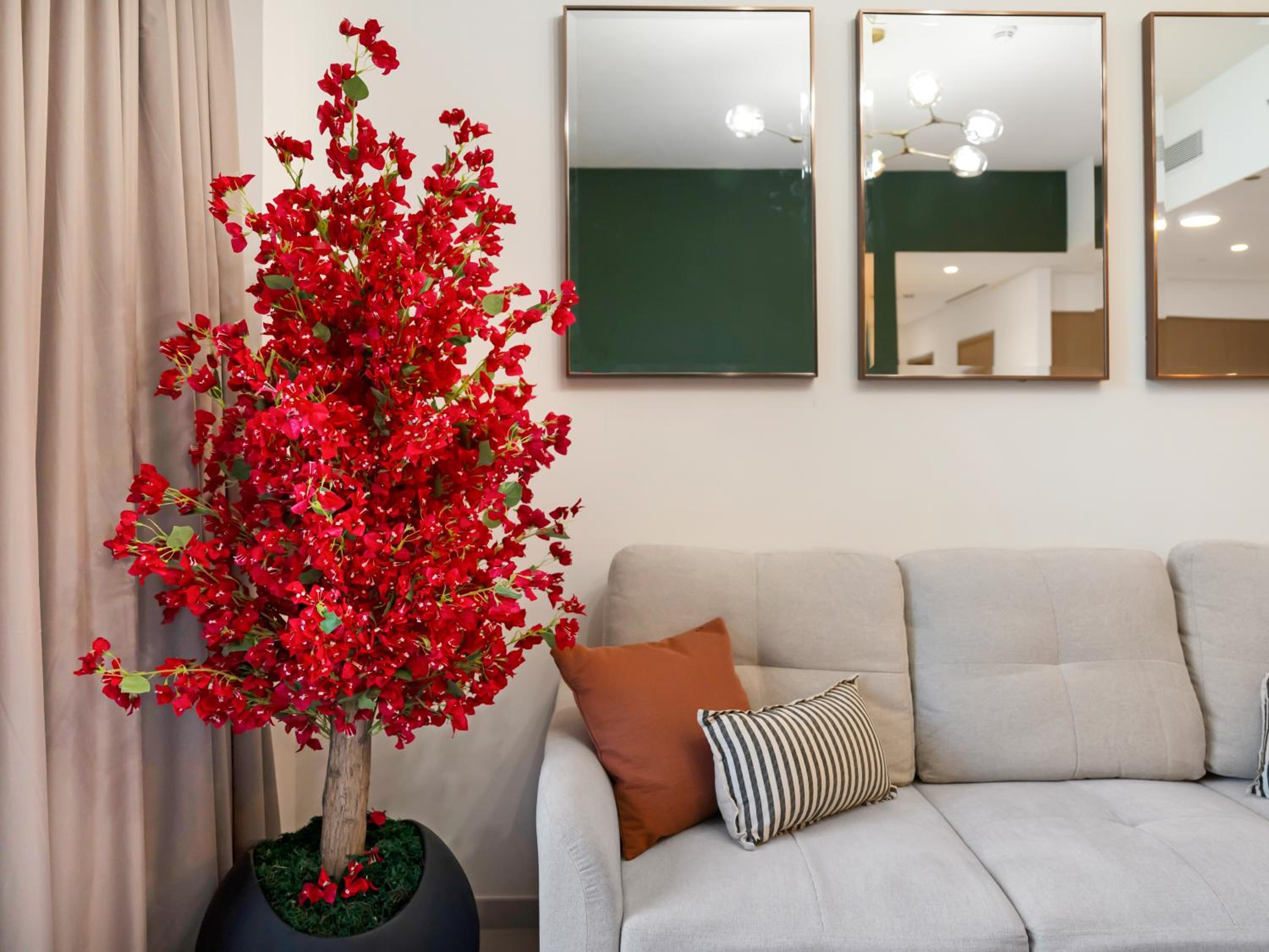 Luxury Two Bedroom Apartment with Balcony, Full Burj Khalifa & Fountain Views by Delujo Stays