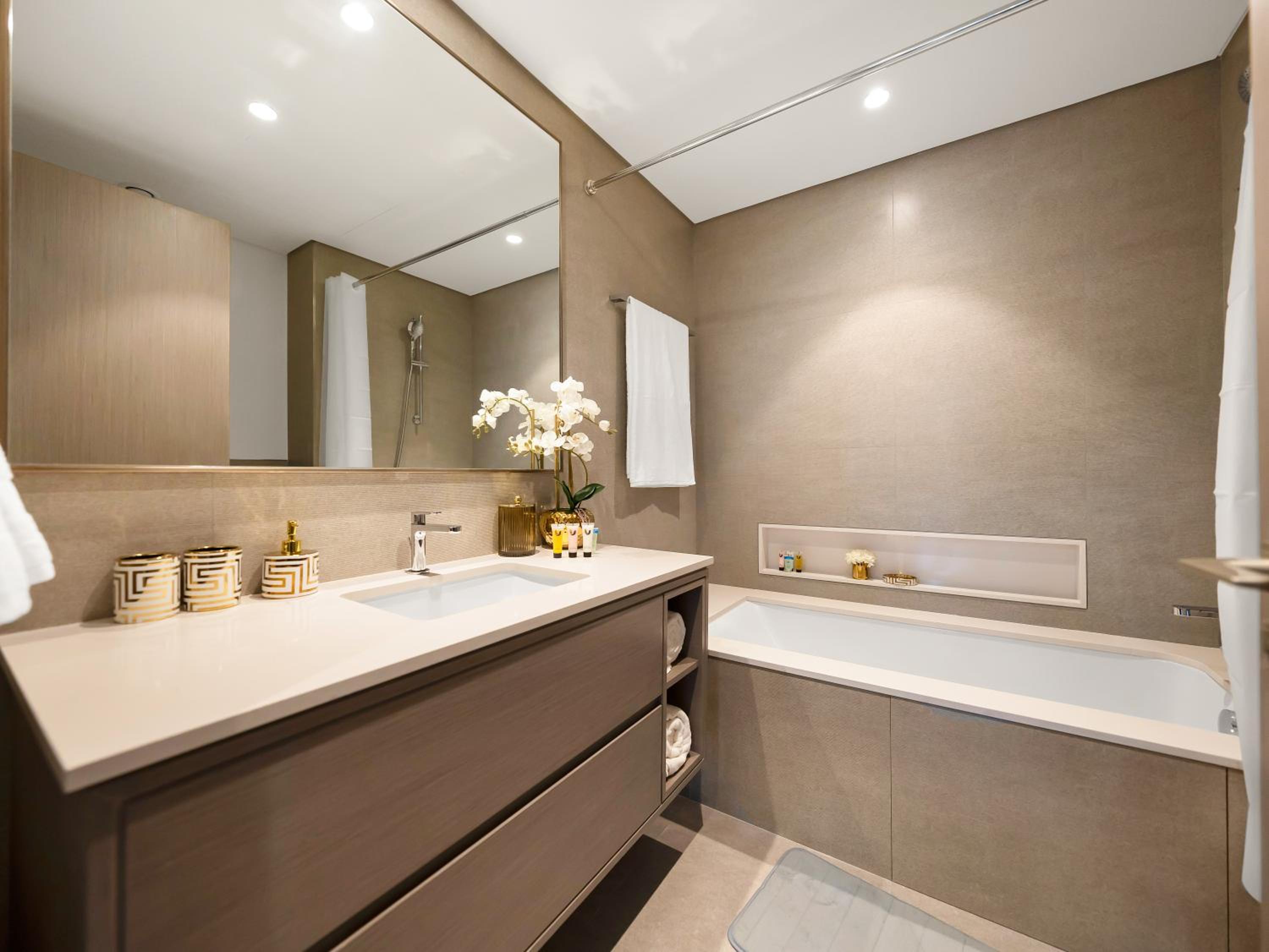 Luxury Two Bedroom Apartment with Balcony, Full Burj Khalifa & Fountain Views by Delujo Stays