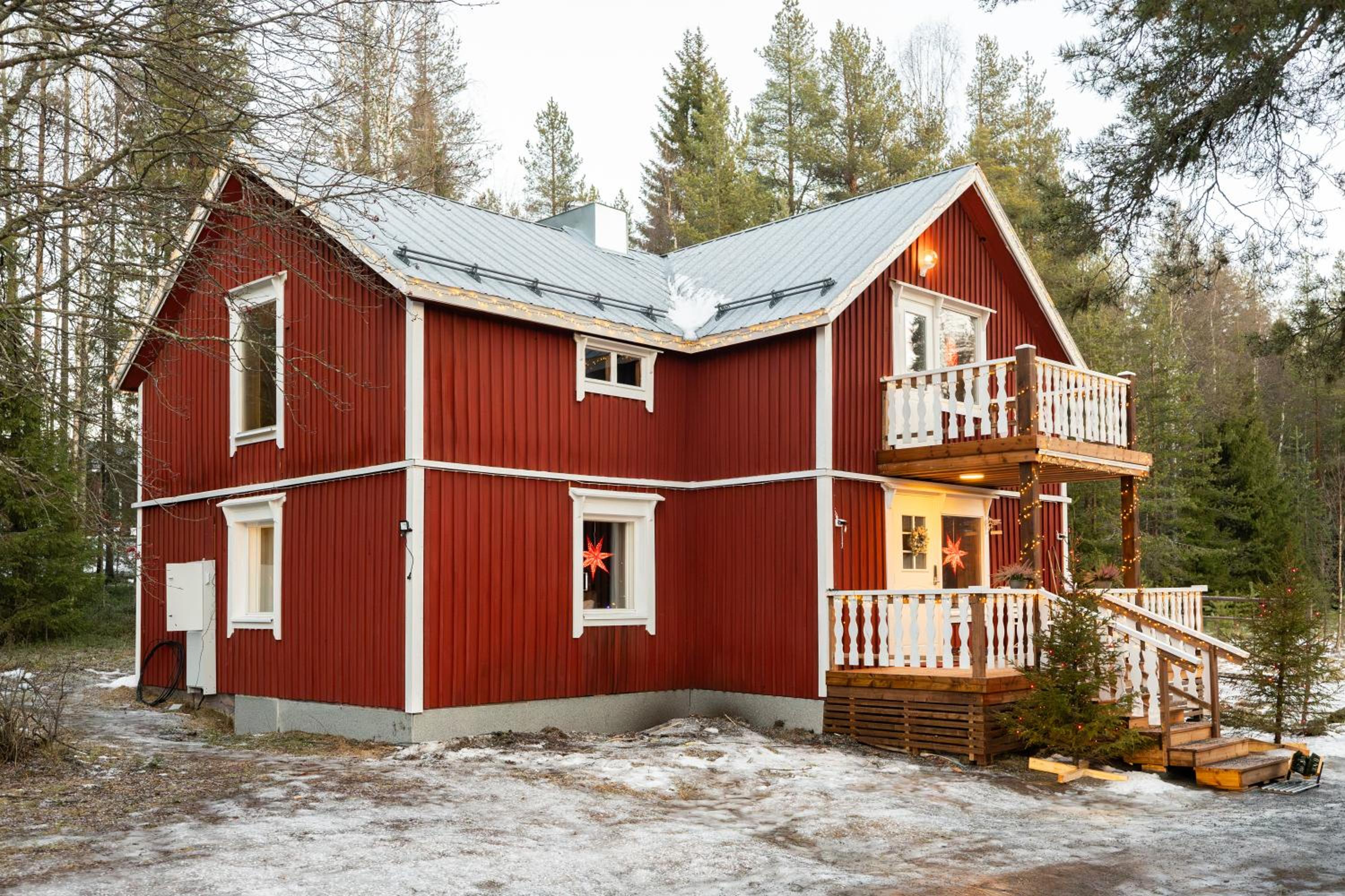 Hotel Art House of Lady Christmas - Image 1