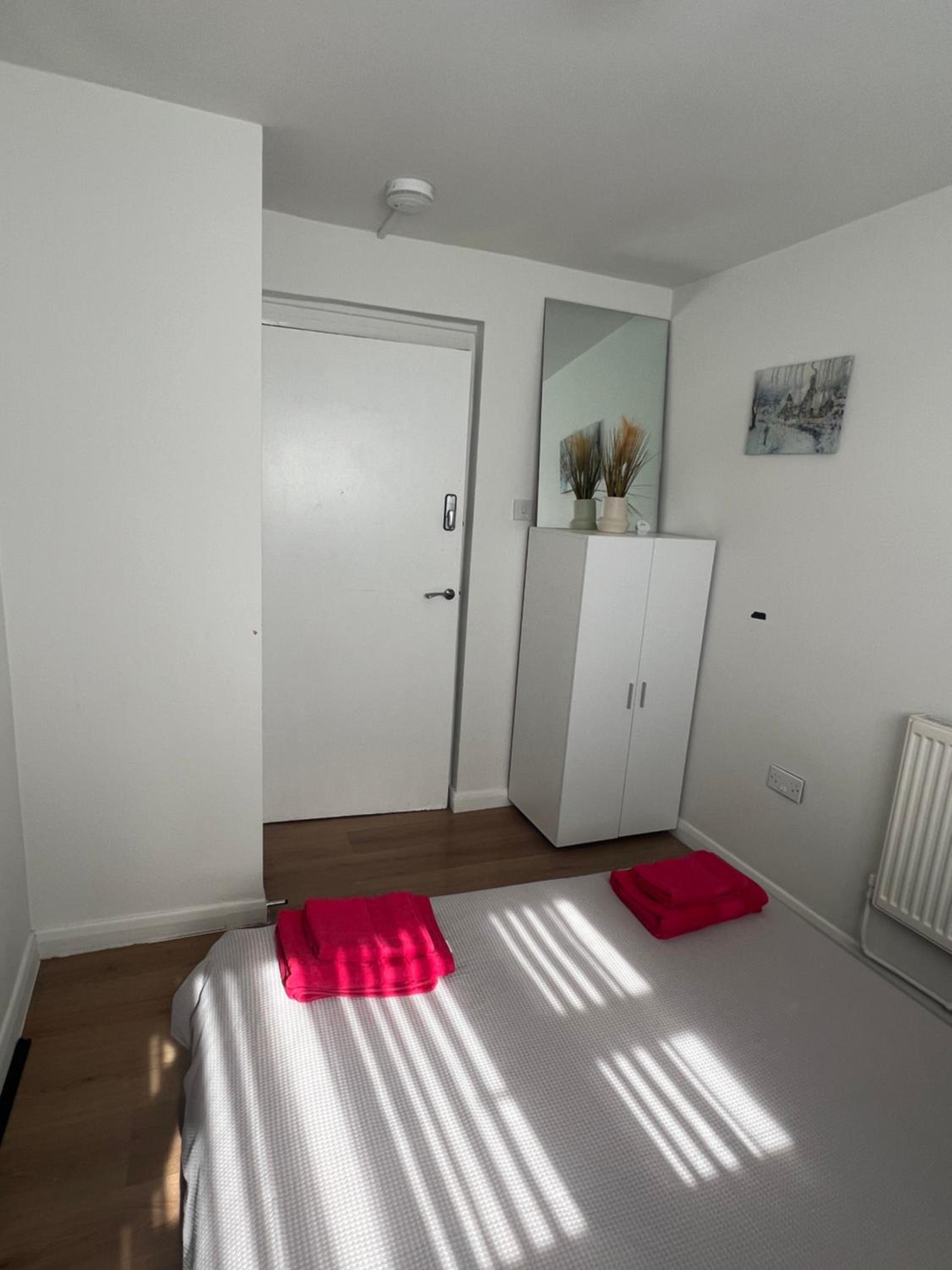 Spacious rooms for rent 10 min from Tower Bridge