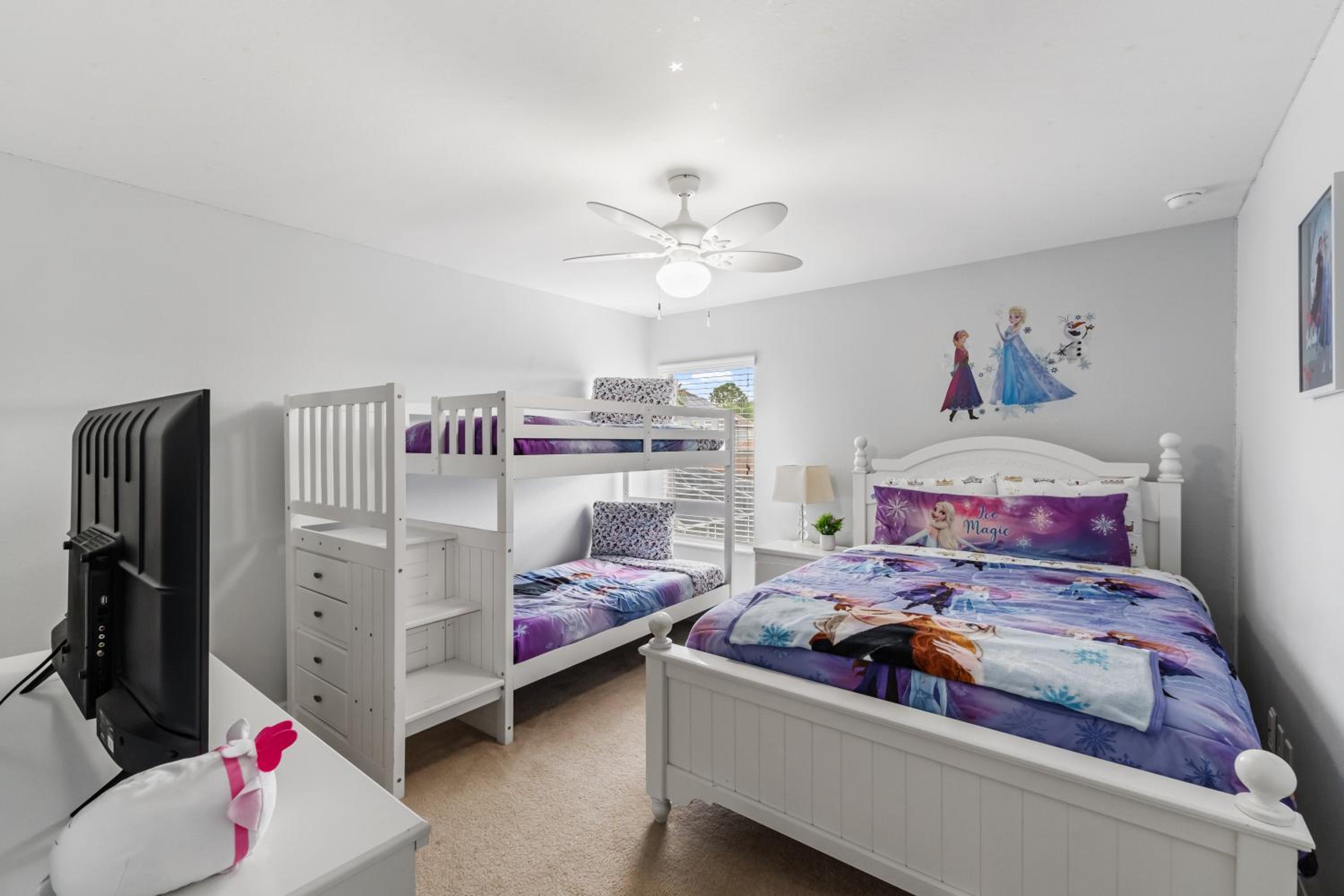 12 Min to Disney Heated Pool Family-Friendly BBQ Game Room & Sleeps 16 Guests