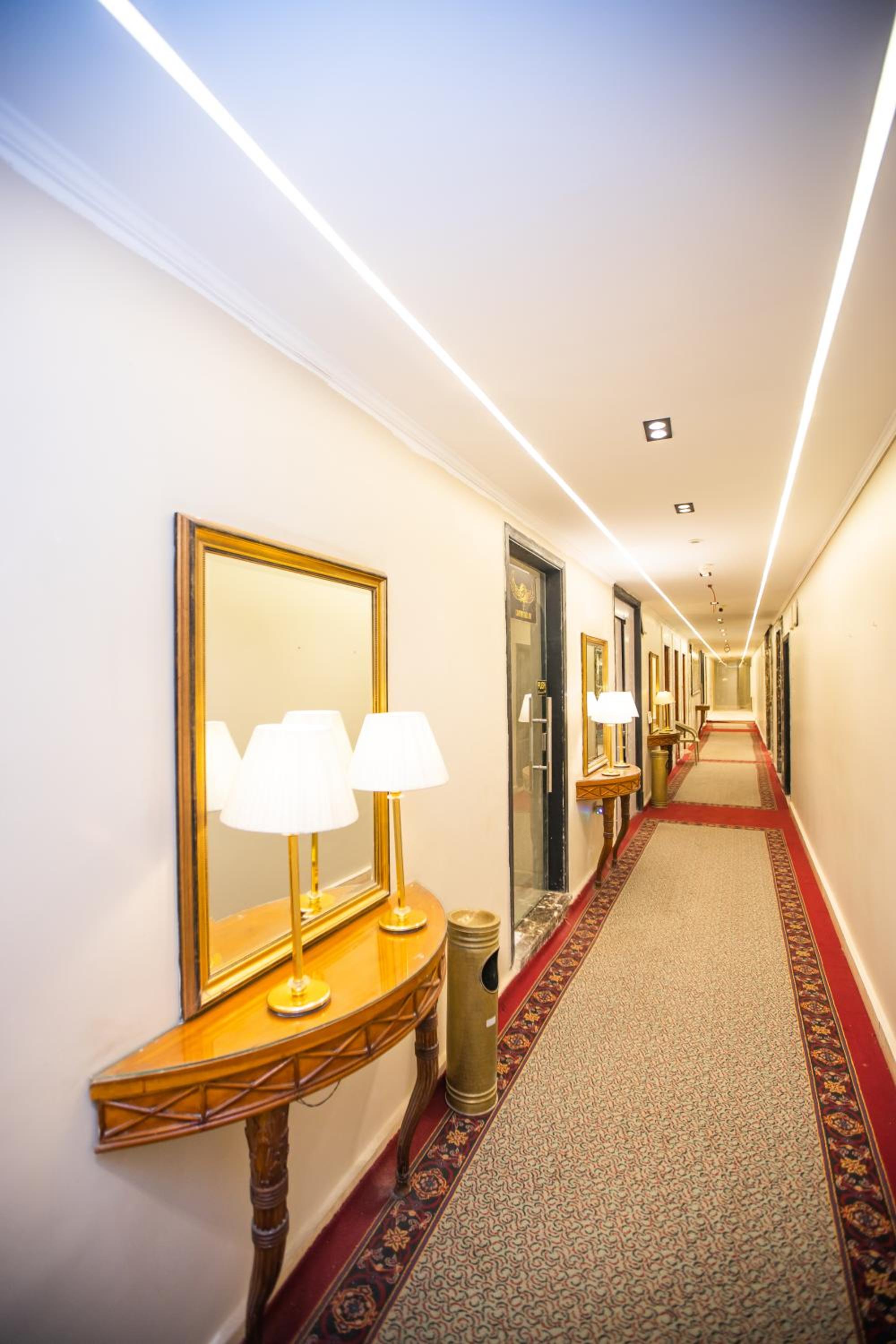 Superior Pyramids Inn