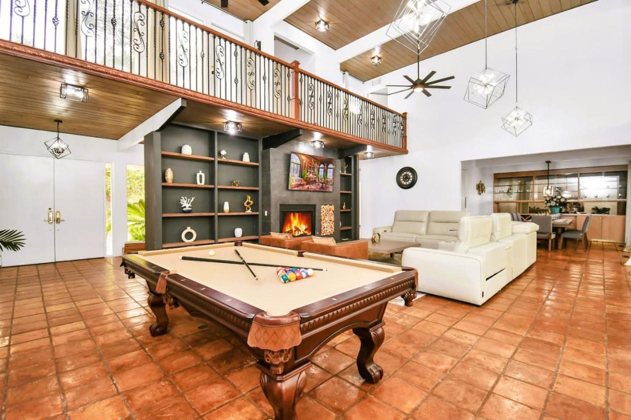 Luxusvillen de Conroe with Heated Pool Sauna BBQ view 4
