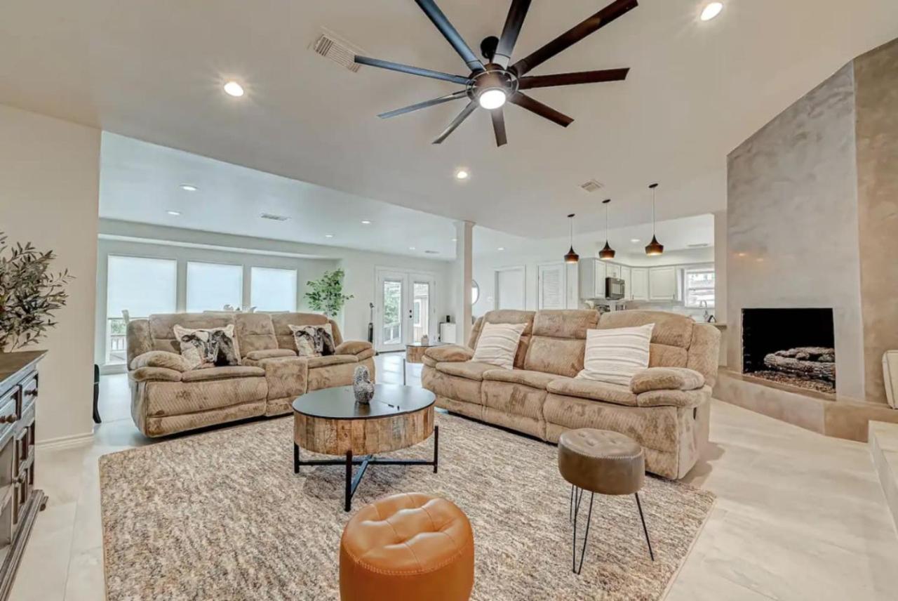 Bayfront Luxury Oasis w Pool close to NASA Kemah view 5
